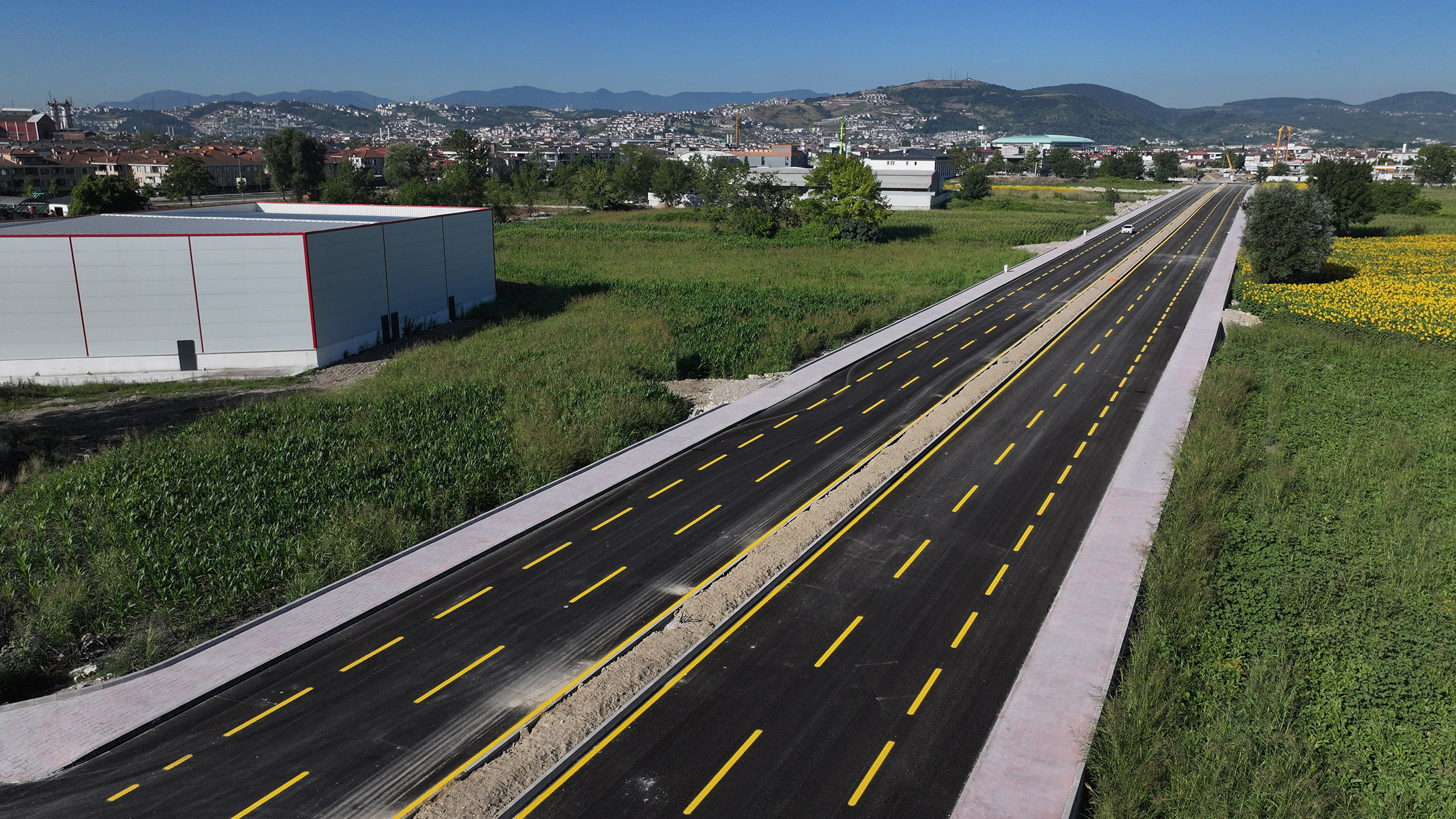 Şehir merkezi-Yenikent bağlantısında çizgiler tamam, yol ulaşıma açıldı