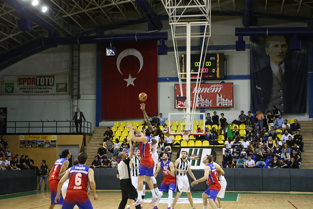 Büyükşehir Basket Lidere Geçit Vermedi