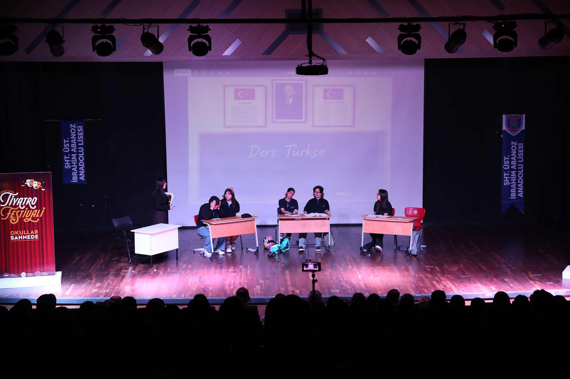 9. Liseler Arası Tiyatro Festivali’nde perde kapandı: Ödüller 7 Mayıs’ta sahiplerini buluyor