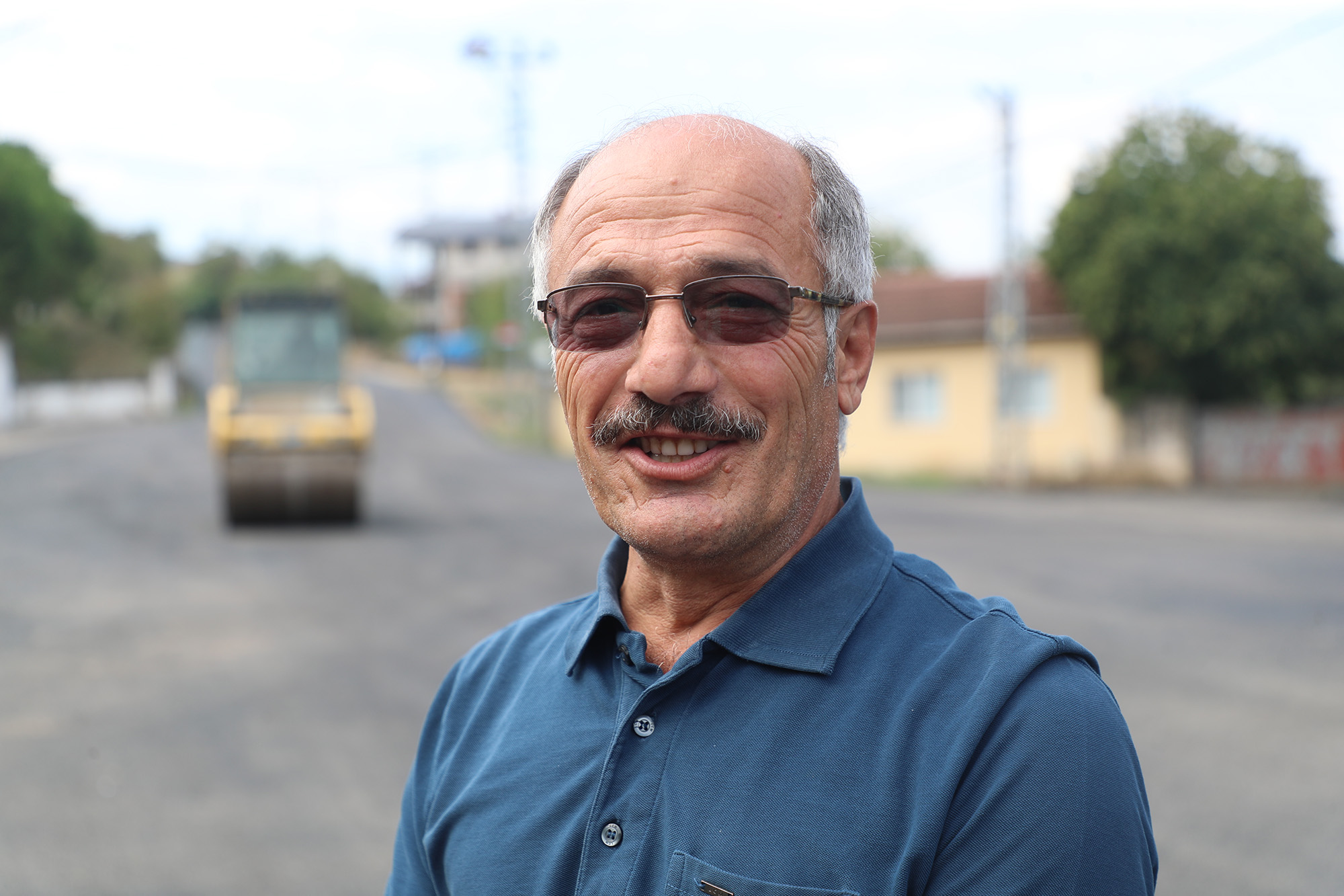 Akyazı’da binlerce kişiyi ilgilendiren asfalt hamlesi: Tablo gibi işlenen yolları sevinçle karşıladılar 