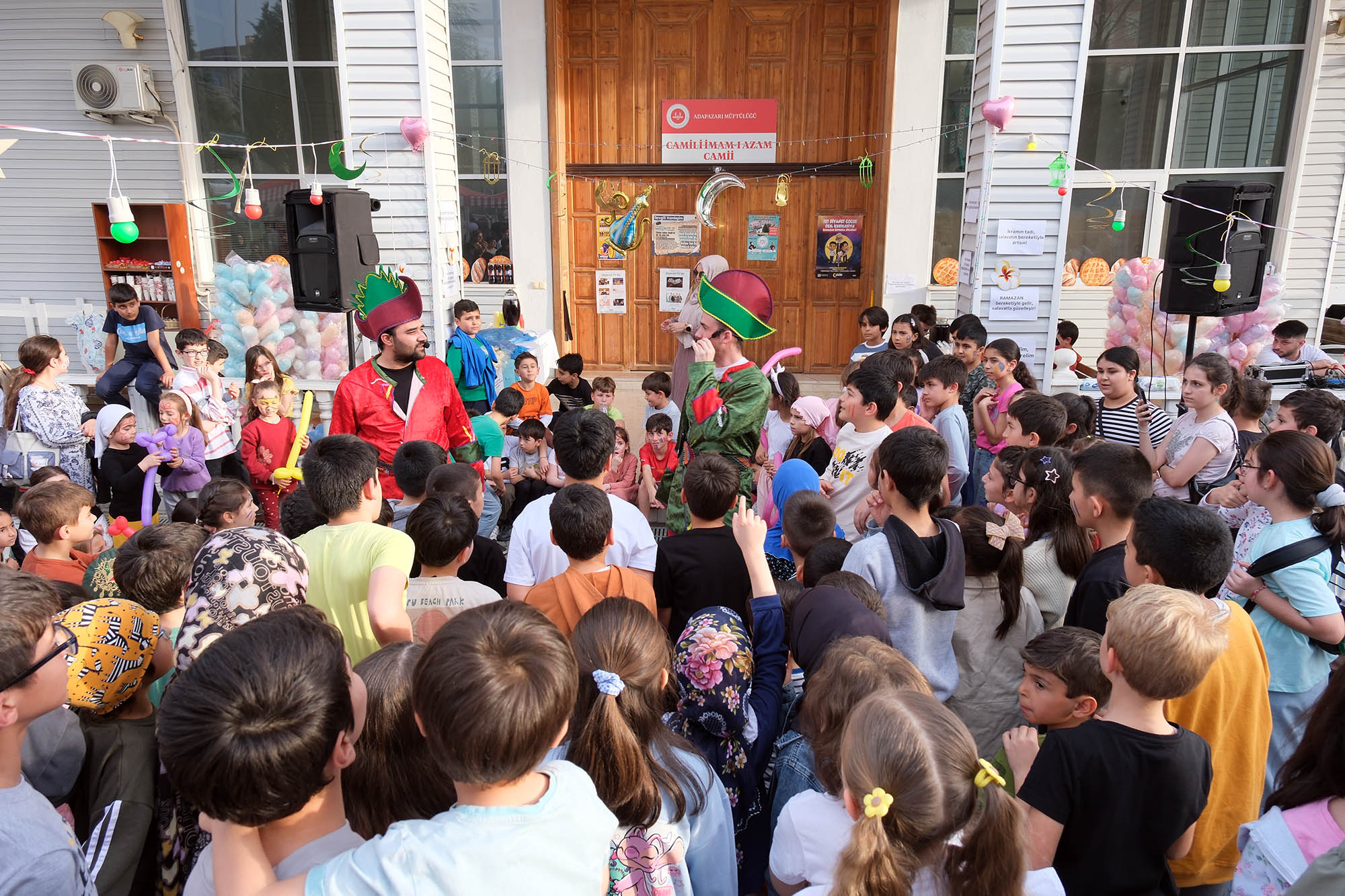 Sakarya’da Ramazan’ın neşesini şehrin dört bir yanına taşıyorlar: Gösteriler, oyunlar, ikramlar…