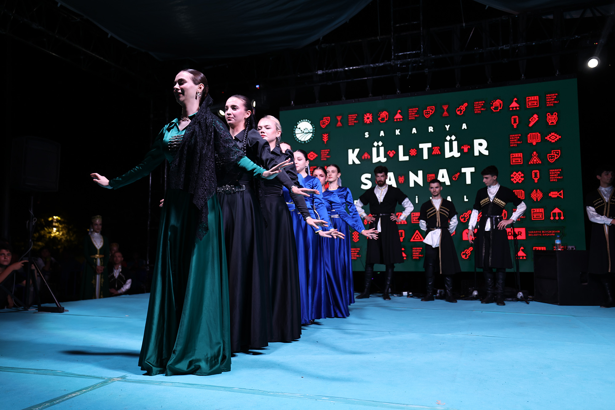 Sakarya’da Kafkas ve İç Anadolu’nun zengin kültürüyle şölen gibi akşam
