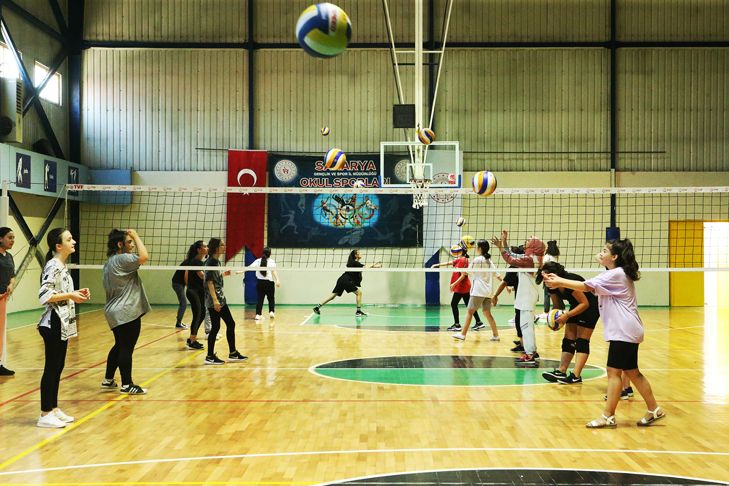 Sakarya’da çocuklar yaz tatilini sporla iç içe geçirecek: Futboldan yüzmeye, tenisten, basketbola…