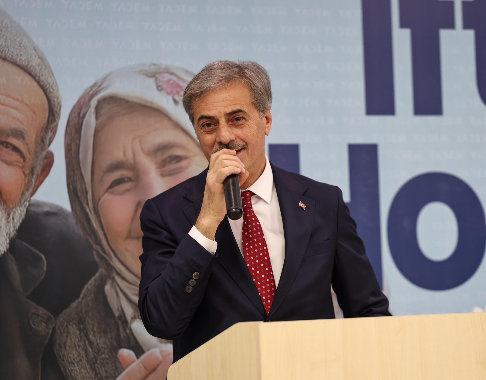 “Başımızın tacı büyüklerimizi asla yalnız bırakmayacağız”