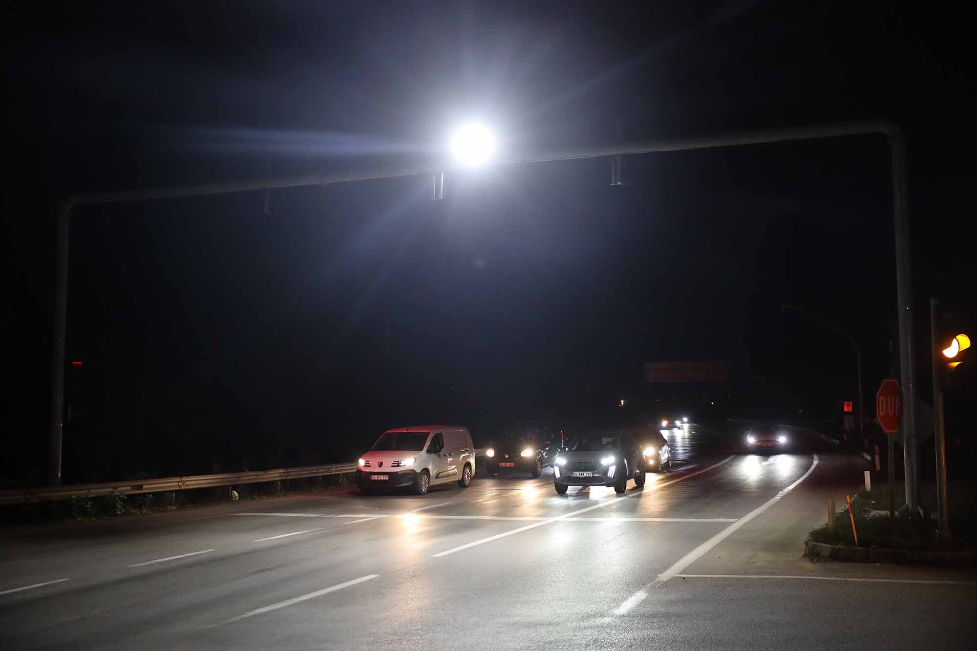 Şehirdeki karanlık kavşaklara Büyükşehir dokunuşu