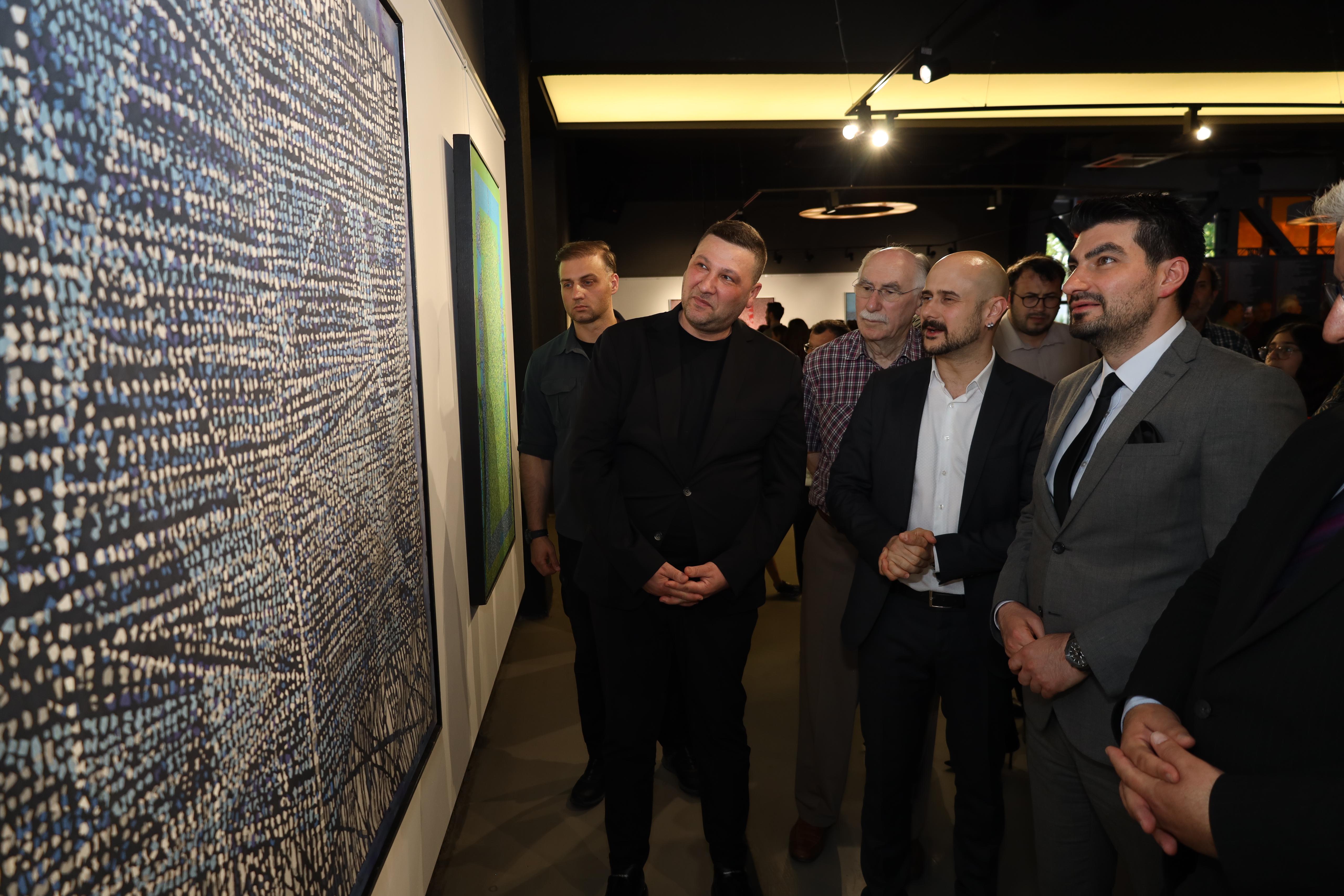Ressam Devrim Erbil’in ‘Yatay Derinlik’ sergisi OSM’de kapılarını açtı