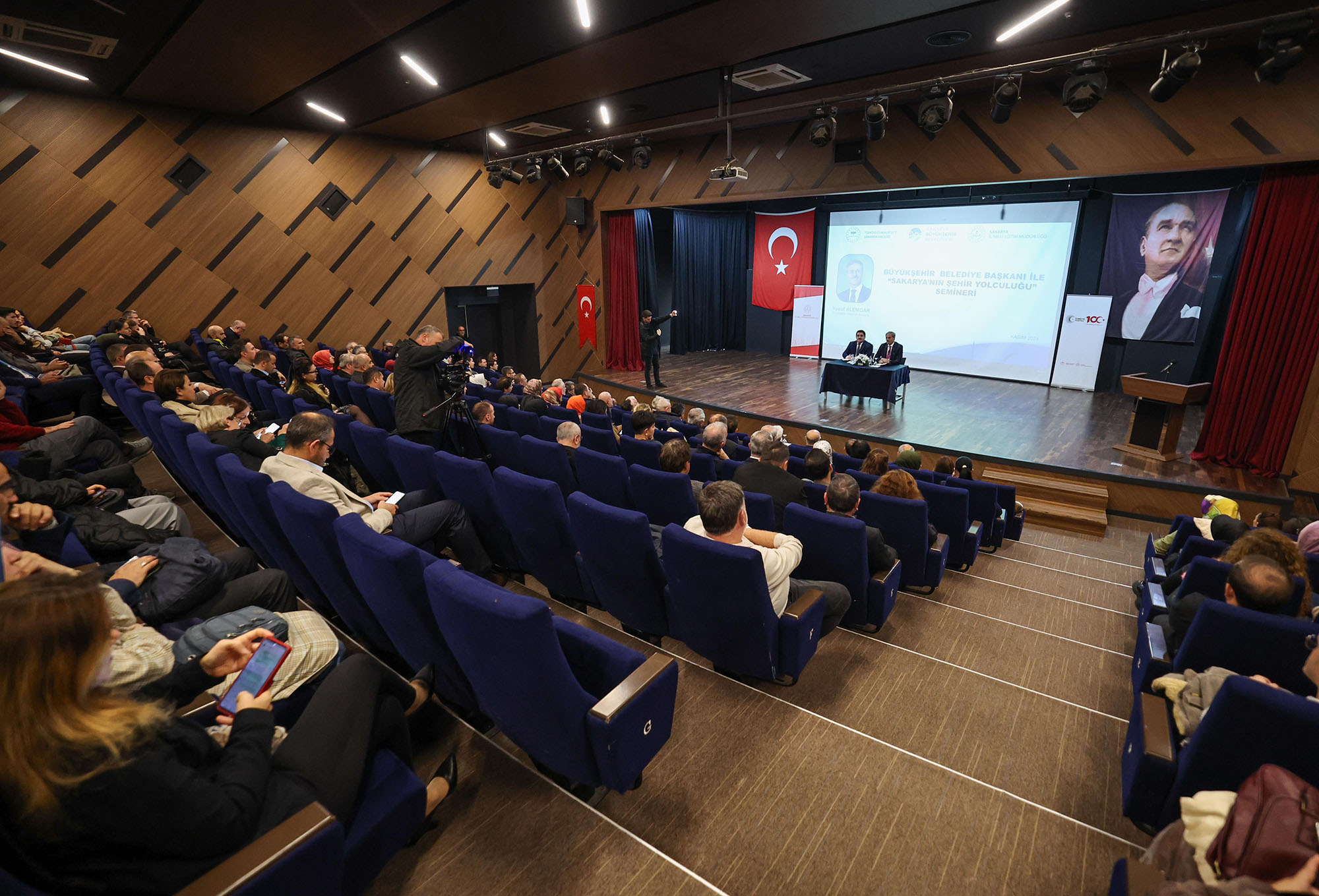 “İnşa edilecek yeni ve güçlü Sakarya’da gençlerimiz kendi hikâyesini yazacak”