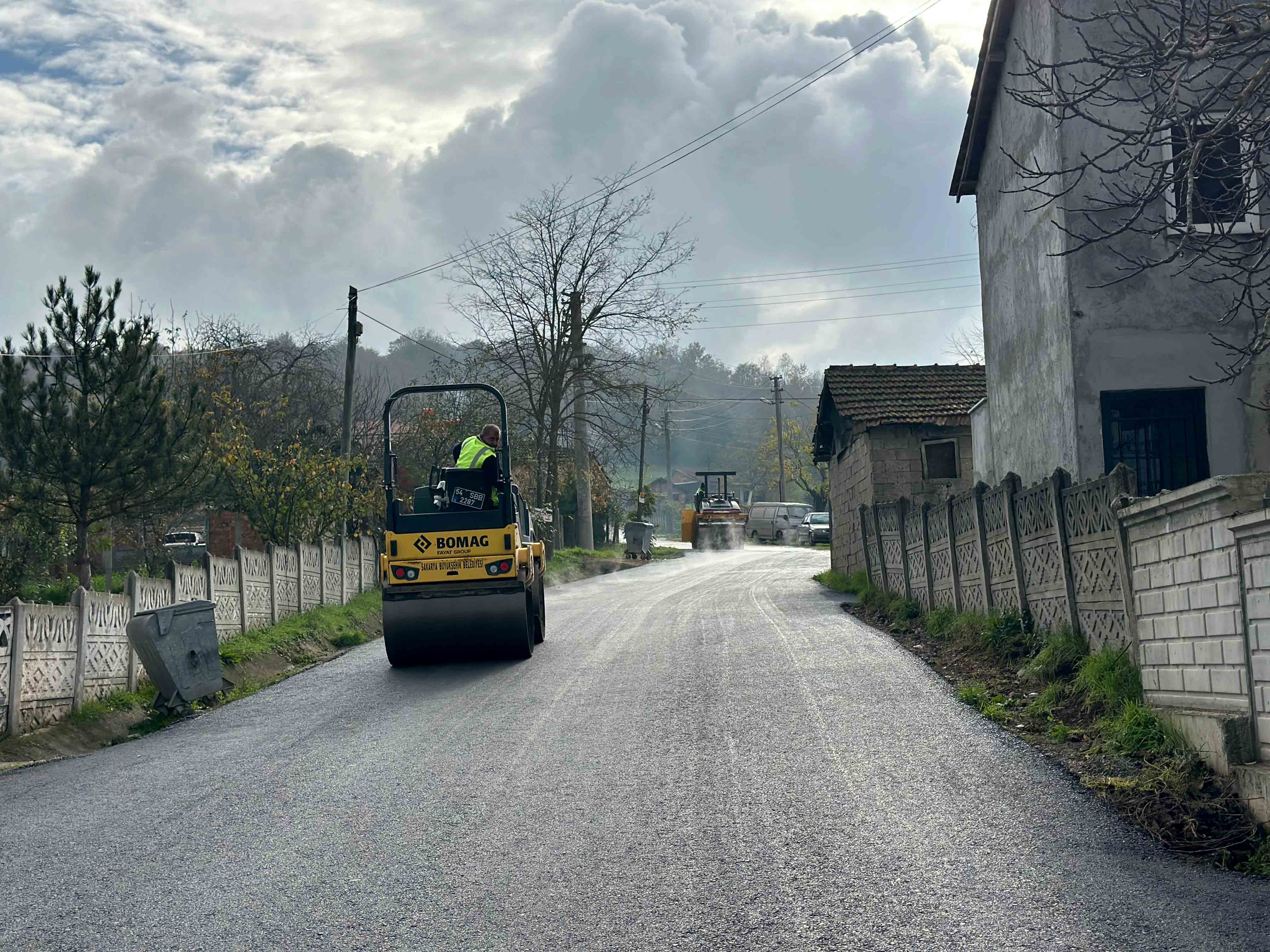 Büyükşehirle asfaltta bir bir arterleri yeniliyor: Sıra Söğütlü Rüstemler’de…