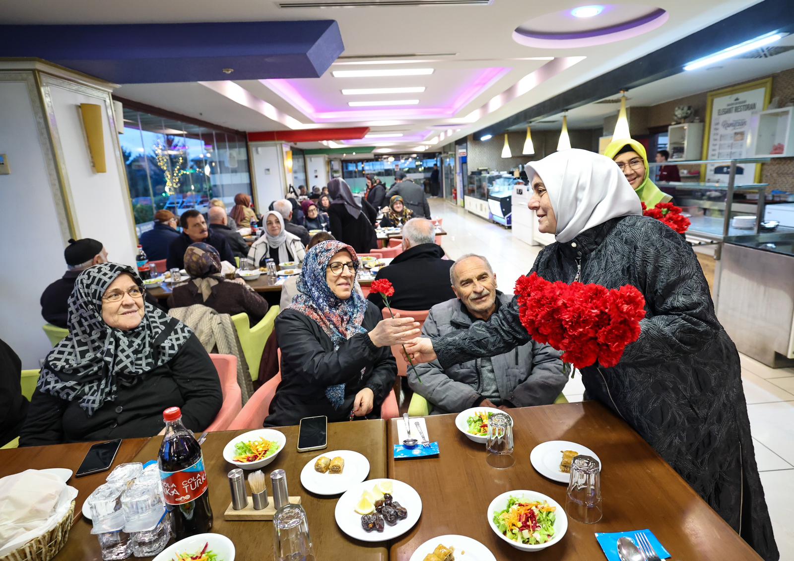 “Başımızın tacı büyüklerimizi asla yalnız bırakmayacağız”