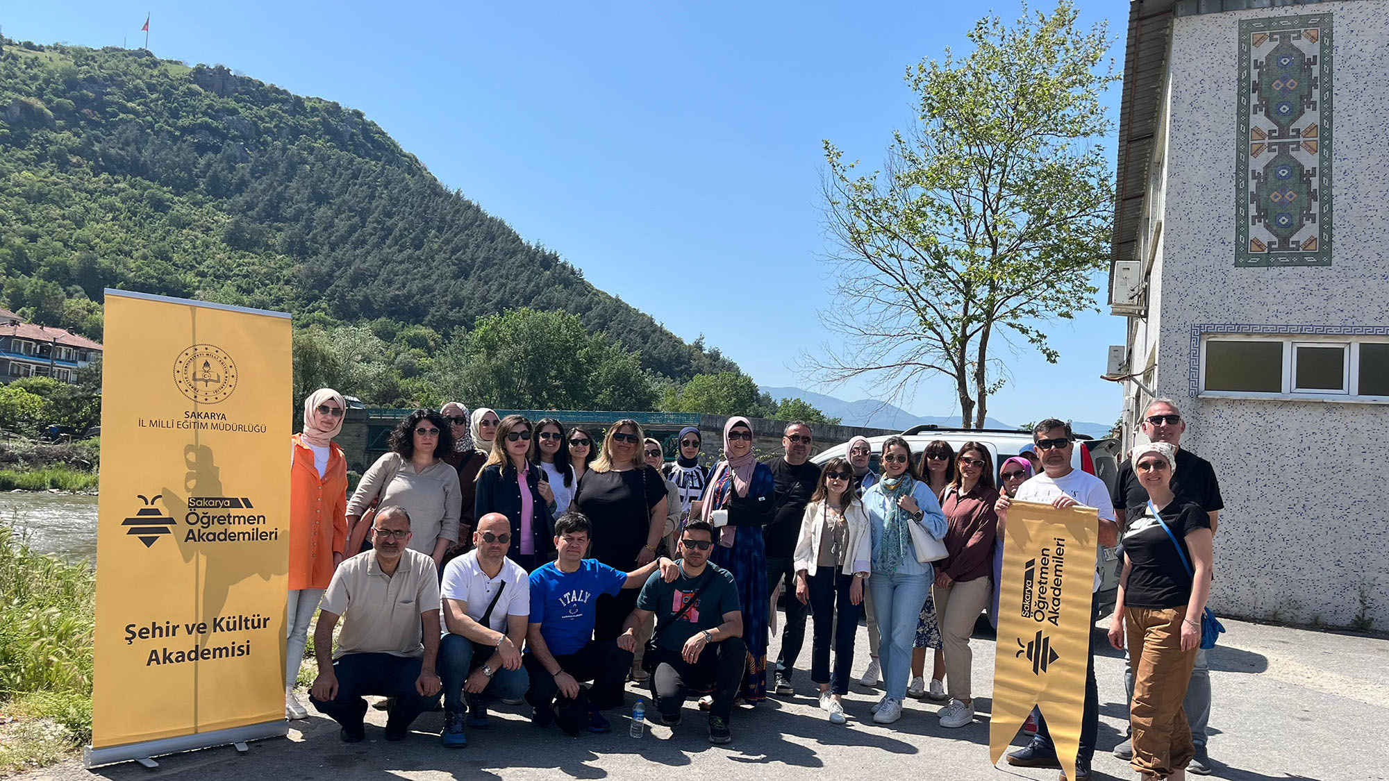 Eğitimciler doğal güzelliklerin ve kültürel zenginliklerin yolunu tuttu