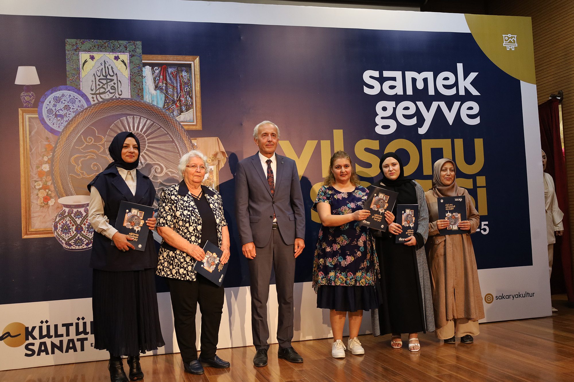 SAMEK kursiyerlerinden Geyve’de sanat şöleni: 350’yi aşkın eser sanatseverlerin beğenisine sunuldu
