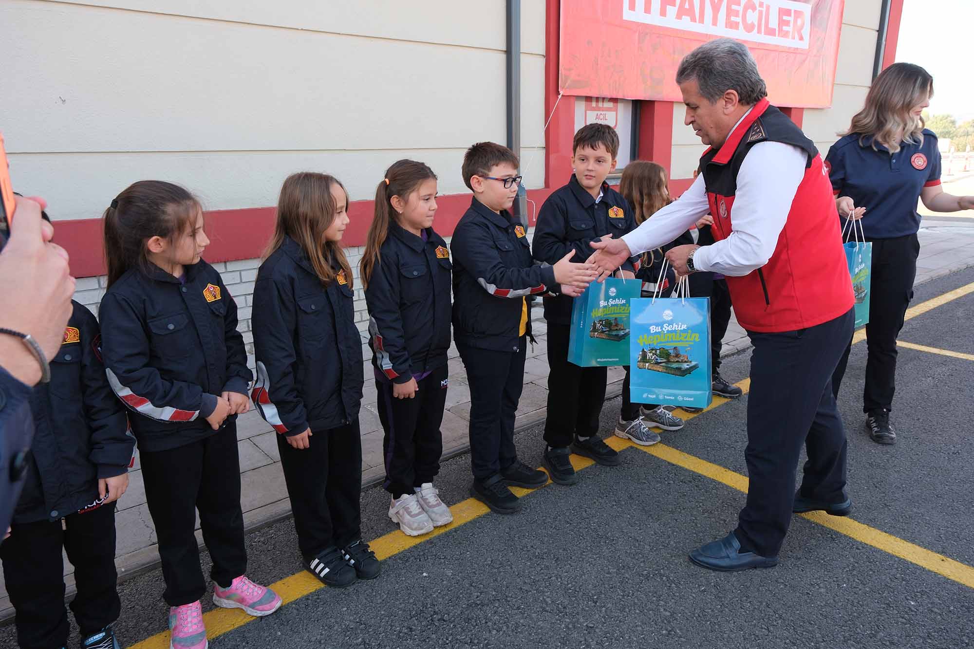 Minikler itfaiyeci oldu, afet bilincini deneyimledi: Yangın, deprem, acil durum…