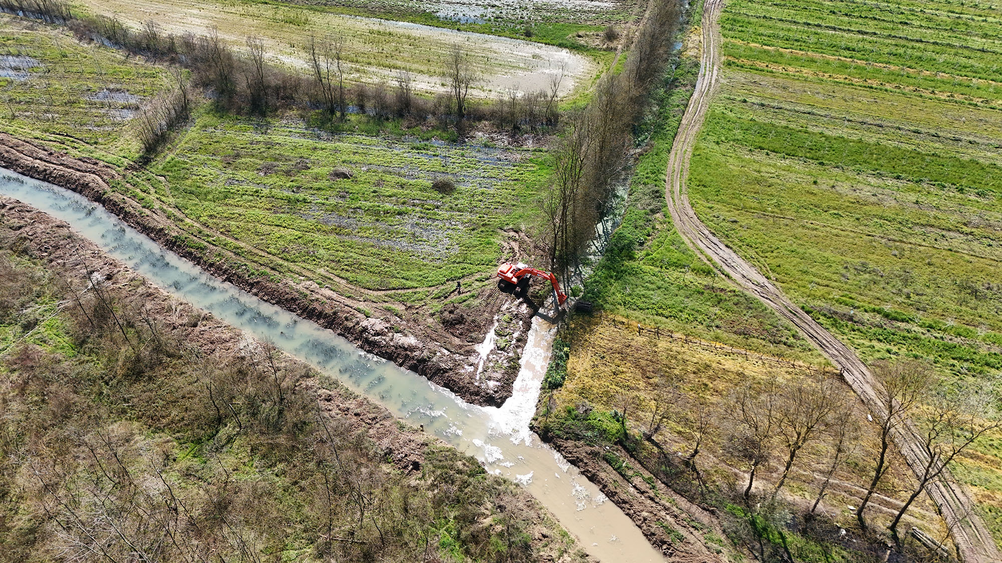 Büyükşehir, 16 ilçede kapsamlı drenaj ve kanal temizliği başlattı