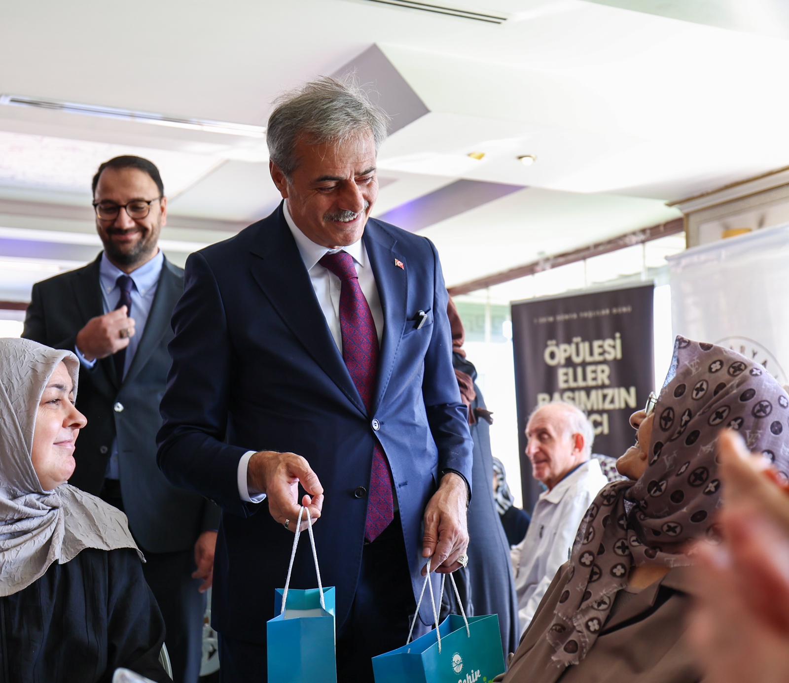 Hiçbir zaman yalnız değilsiniz ve biz de sizin duanızla güçlüyüz