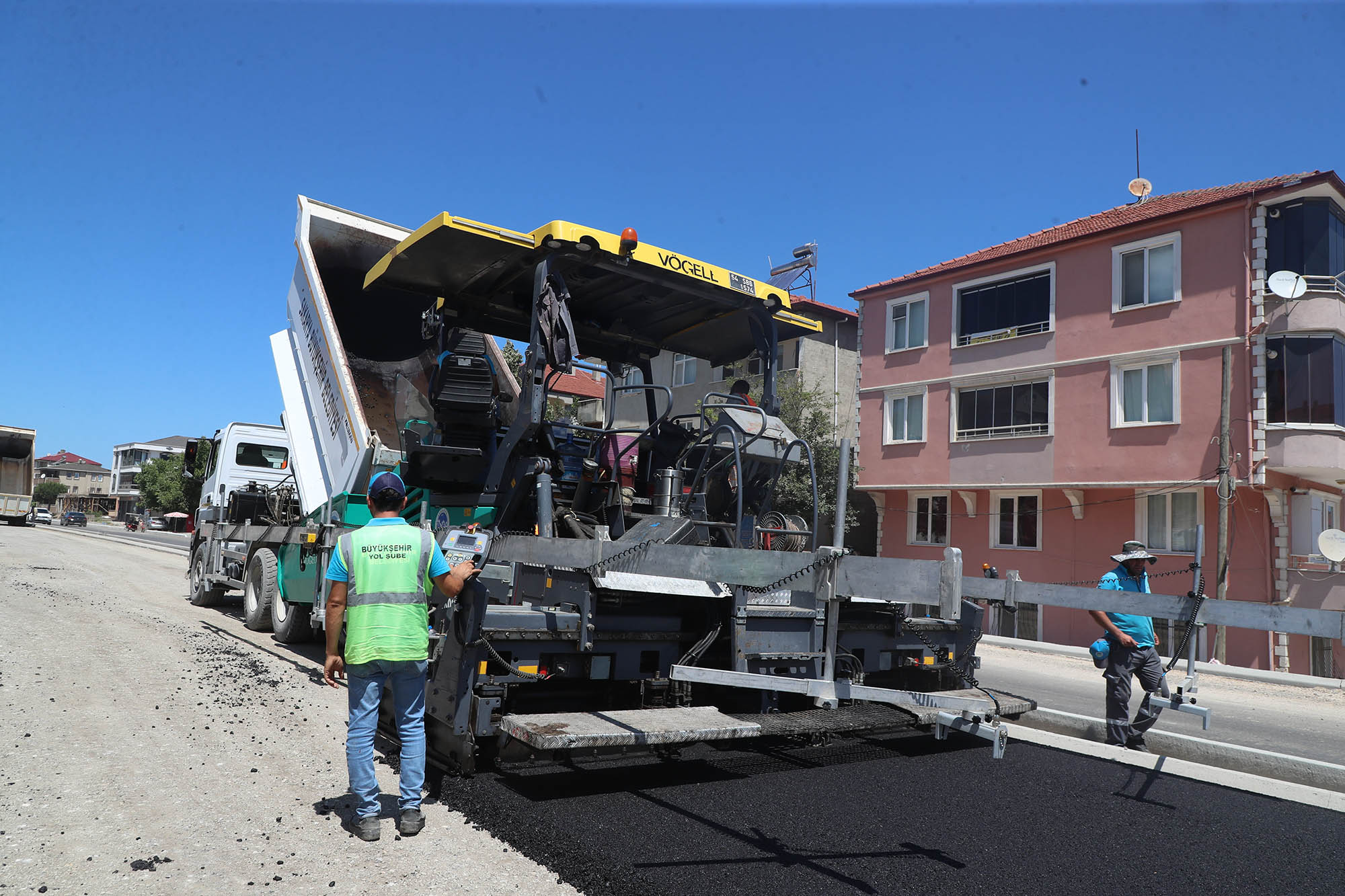 Karasu’nun en işlek güzergahı yepyeni bir yüze kavuşuyor 