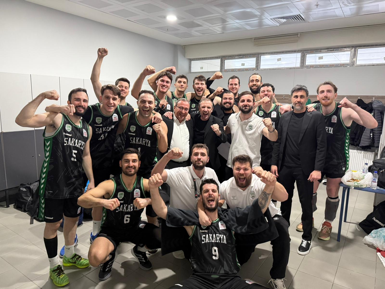 Parkede nefes kesen galibiyet: Büyükşehir Basketbol Play-Off’ta!