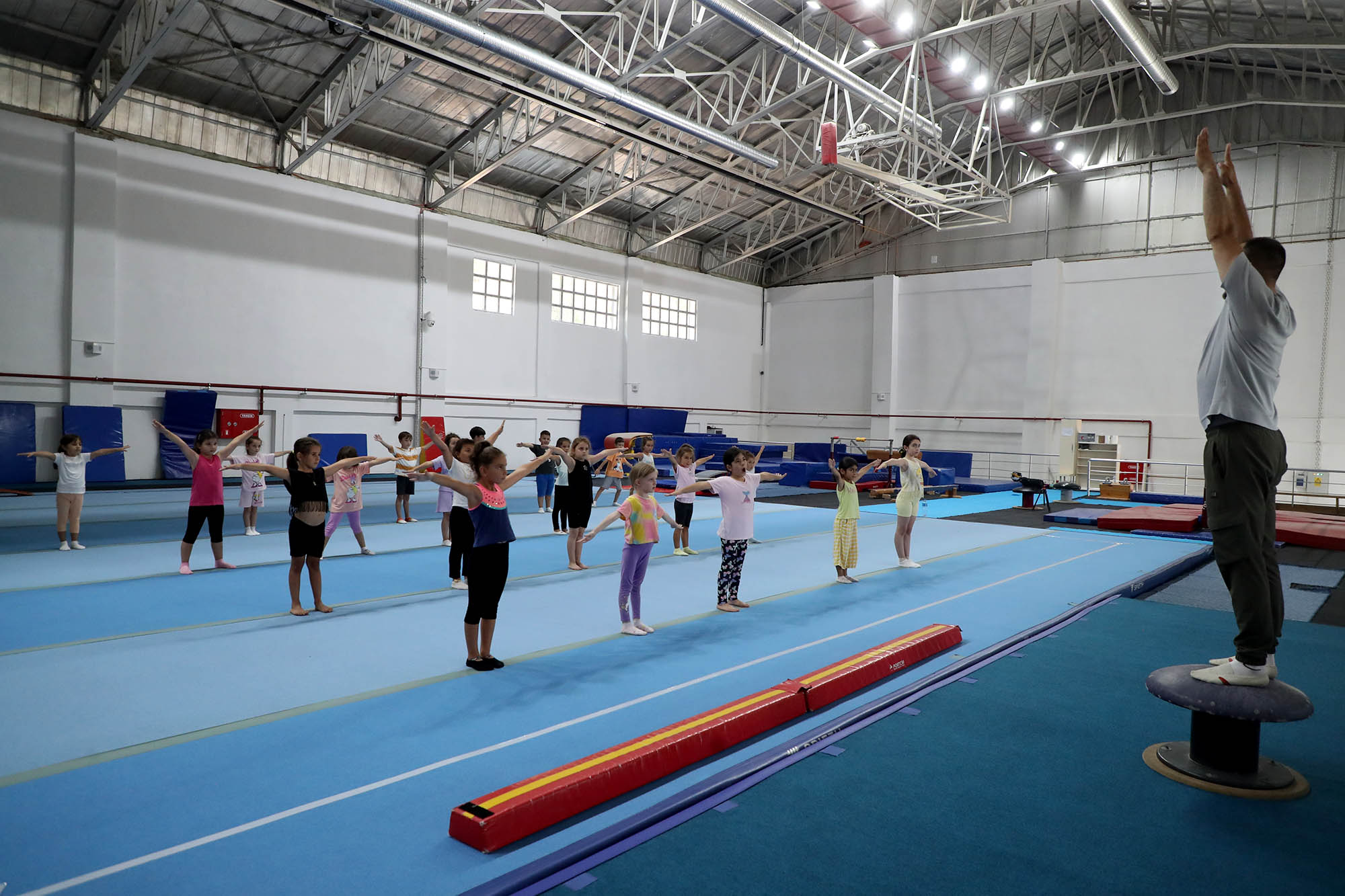 Sakarya’da çocuklar sporun her dalında dolu dolu bir yaz tatiline başladı 
