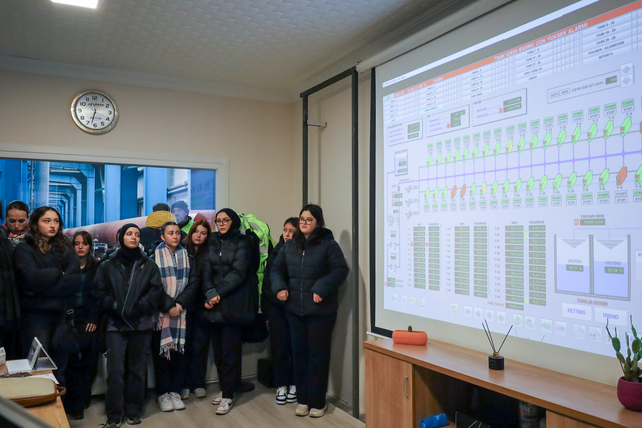 Lise öğrencileri içme suyunun yolculuğunu yerinde inceledi