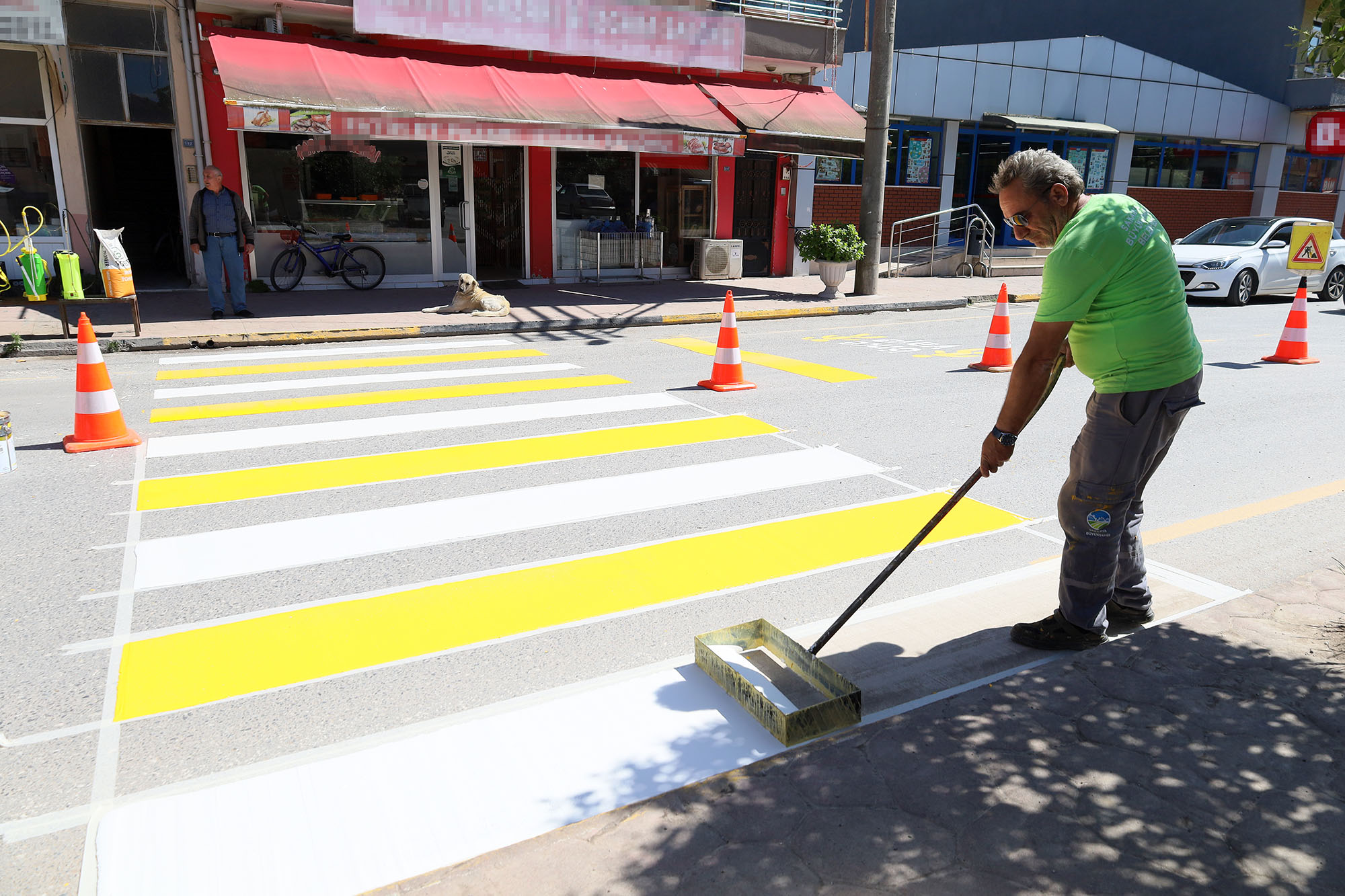 Trafikte yaya önceliği için geçitlerde yoğun çalışma