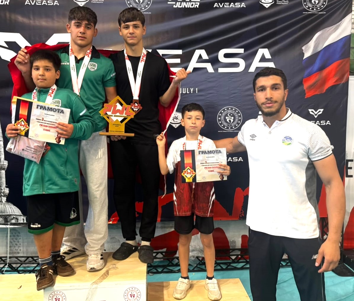 Büyükşehir sporcularından madalya yağmuru