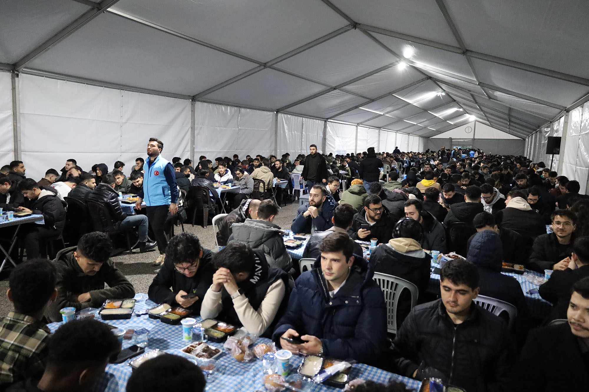 Büyükşehir’den bir Ramazan geleneği: Farklı renklerden binler yine aynı sofrada