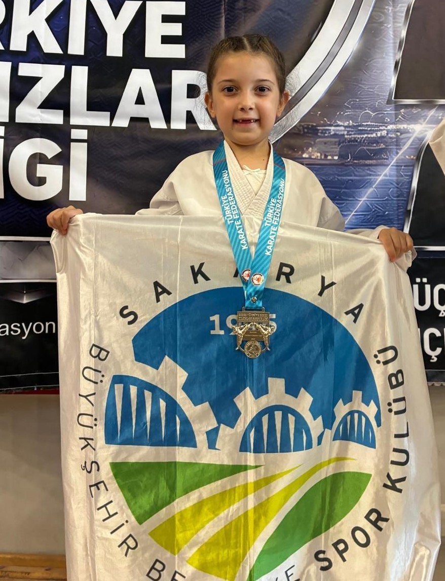 Büyükşehir’in minik yıldızları Kocaeli’den 19 madalya ile döndü