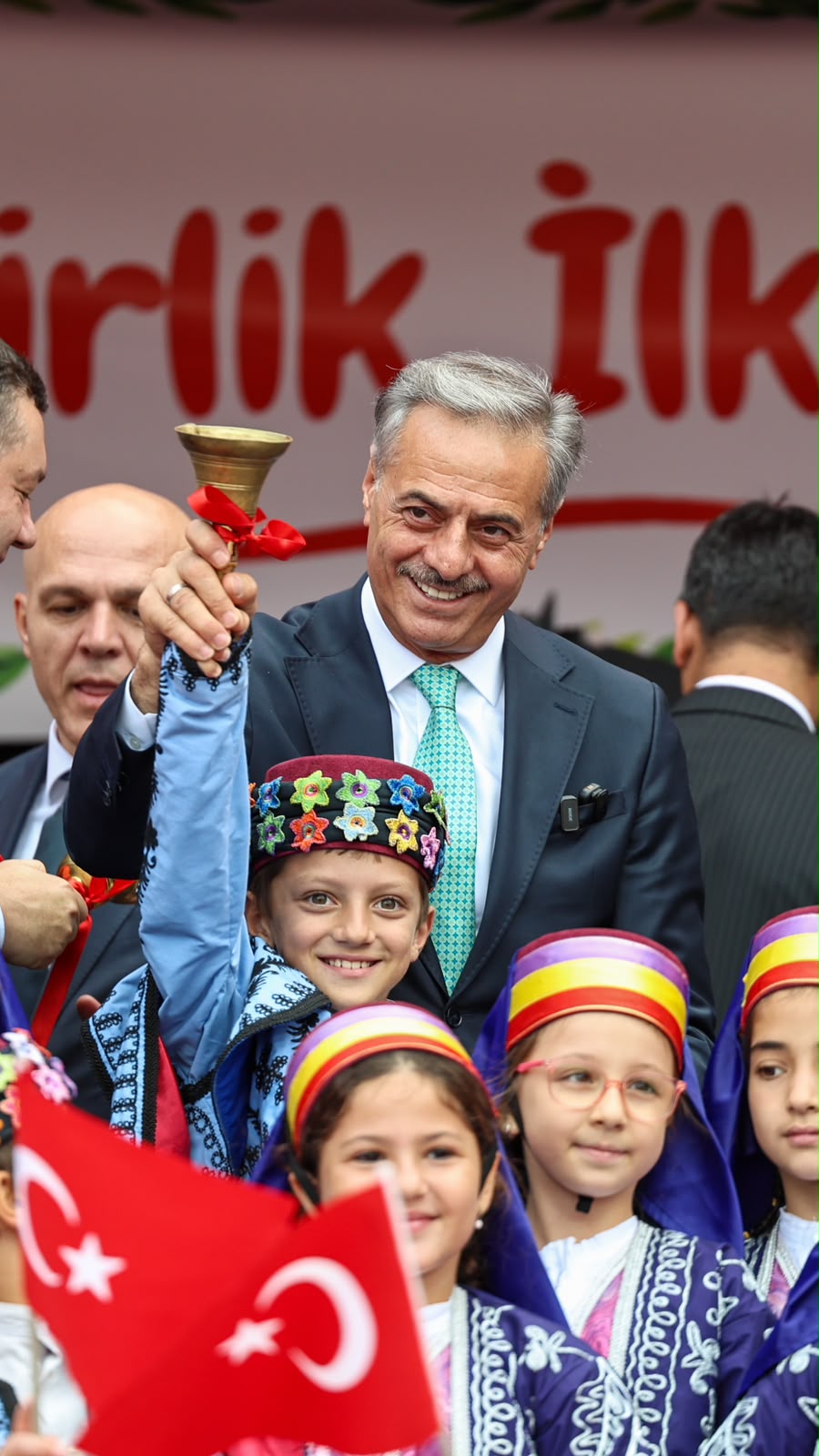 Alemdar, “Evlatlarımızın ve gençlerimizin her zaman, her alanda yanında olacağız”
