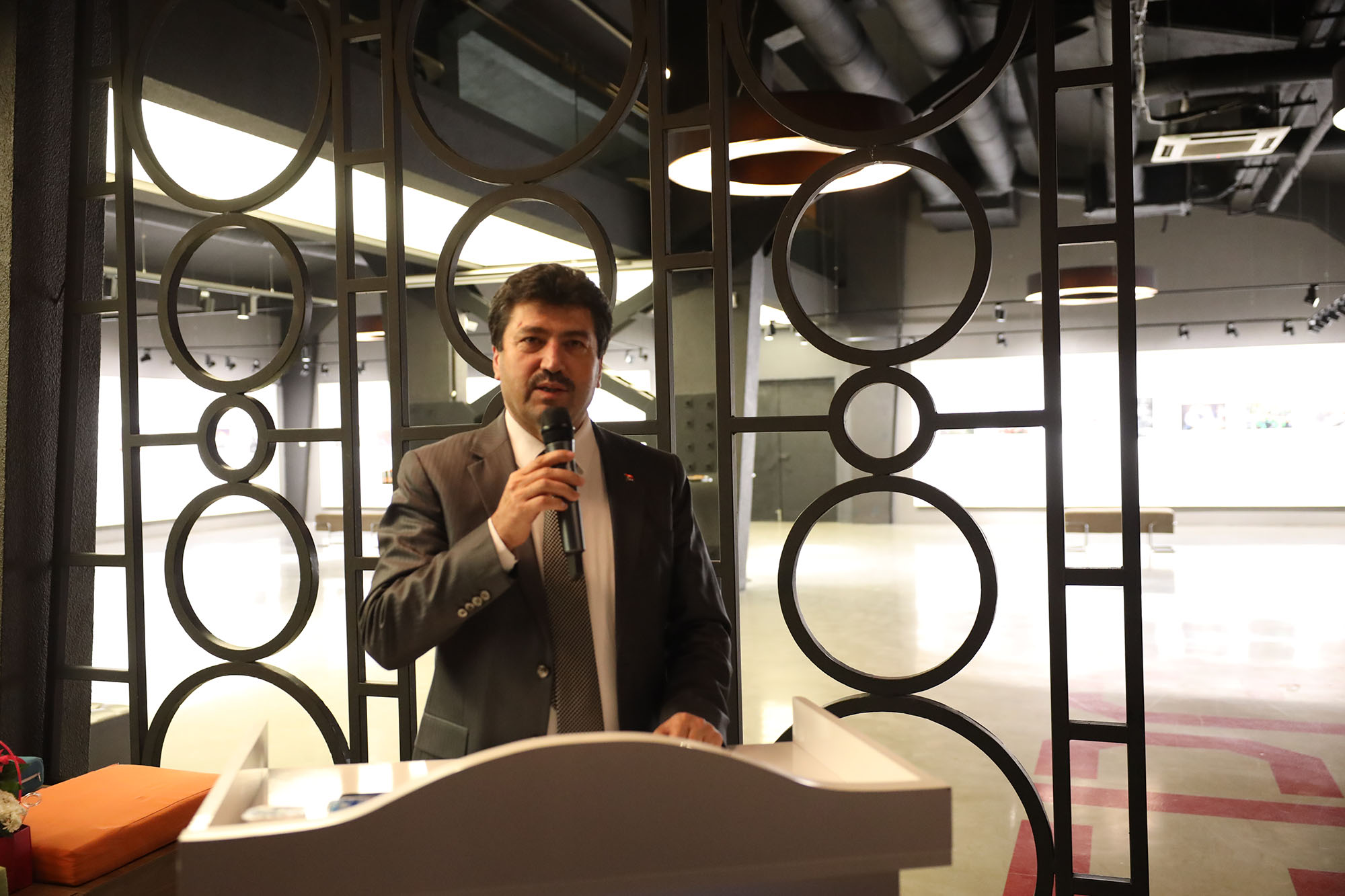 Sakarya’nın kültürünü yansıtan kareler OSM’de sanatseverle buluştu