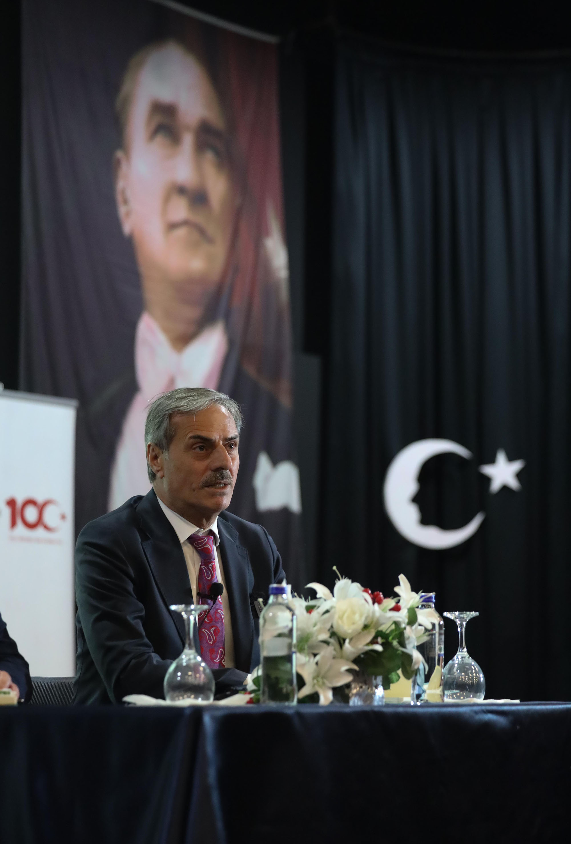 “İnşa edilecek yeni ve güçlü Sakarya’da gençlerimiz kendi hikâyesini yazacak”