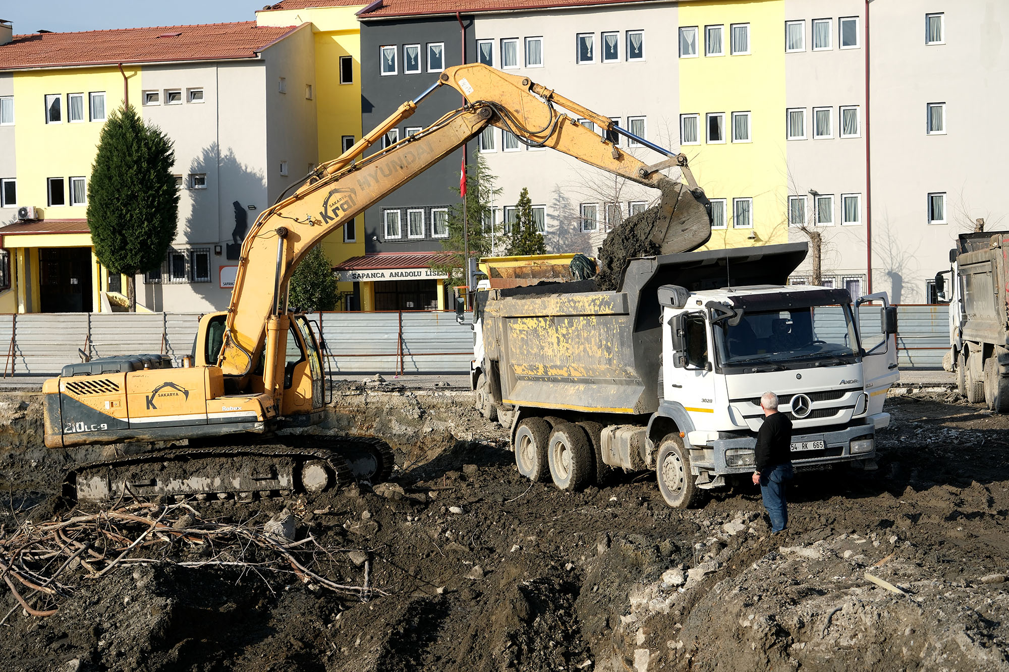 Sapanca meydan projesinde zemin iyileştirme çalışmaları tamamlandı