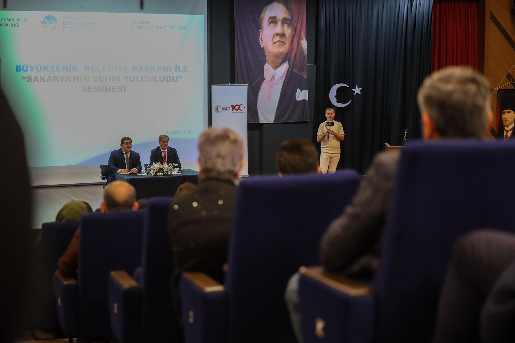 “İnşa edilecek yeni ve güçlü Sakarya’da gençlerimiz kendi hikâyesini yazacak”