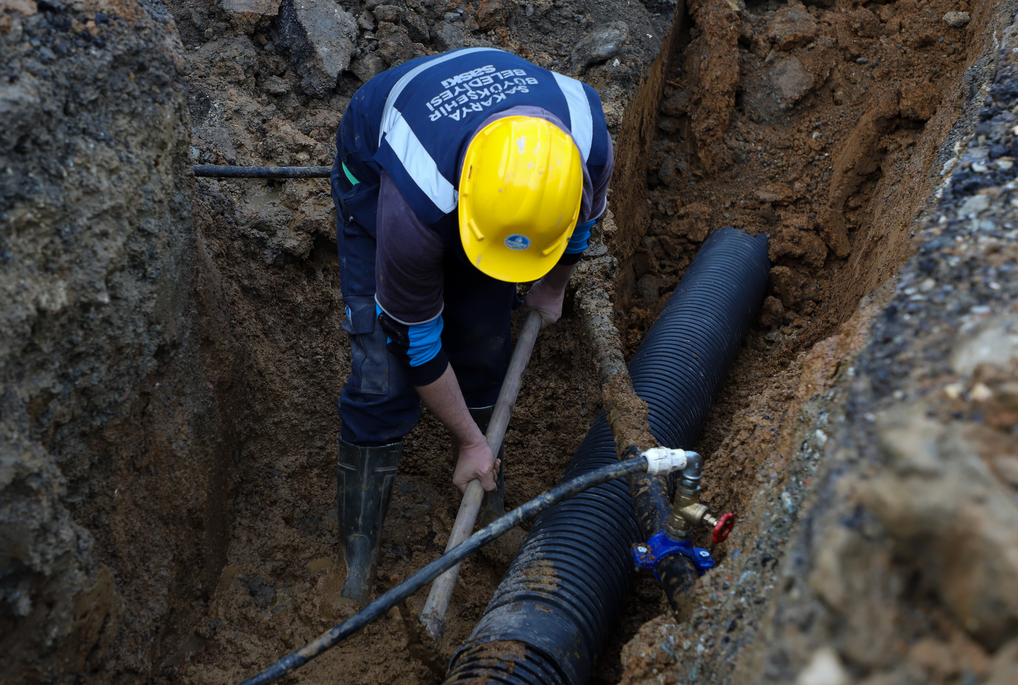 Akyazı’da 5 mahallenin altyapısı baştan sona yenilendi: Su kayıplarına geçit yok