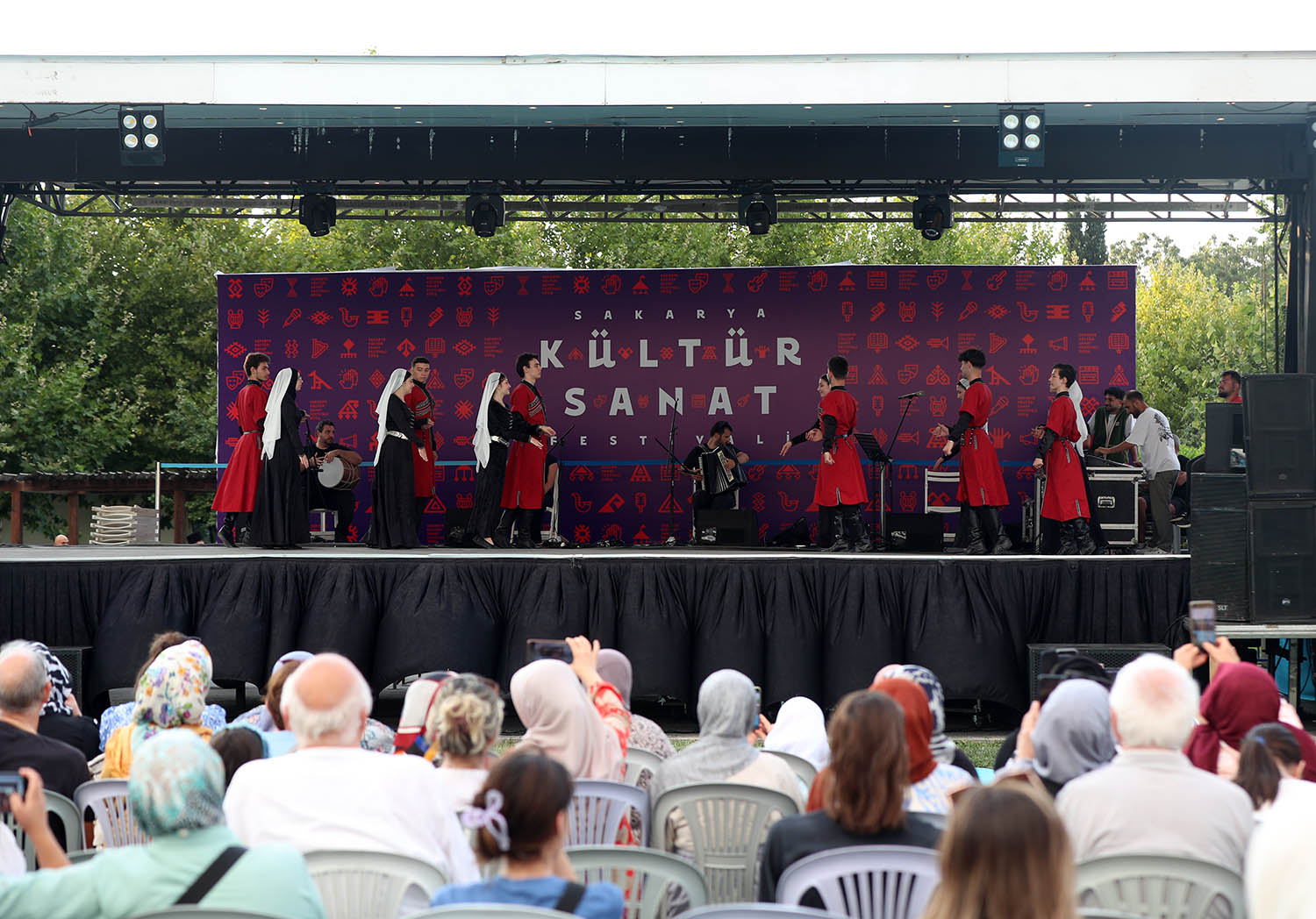 Millet Bahçesi’nde Kafkas ve Karadeniz akşamı