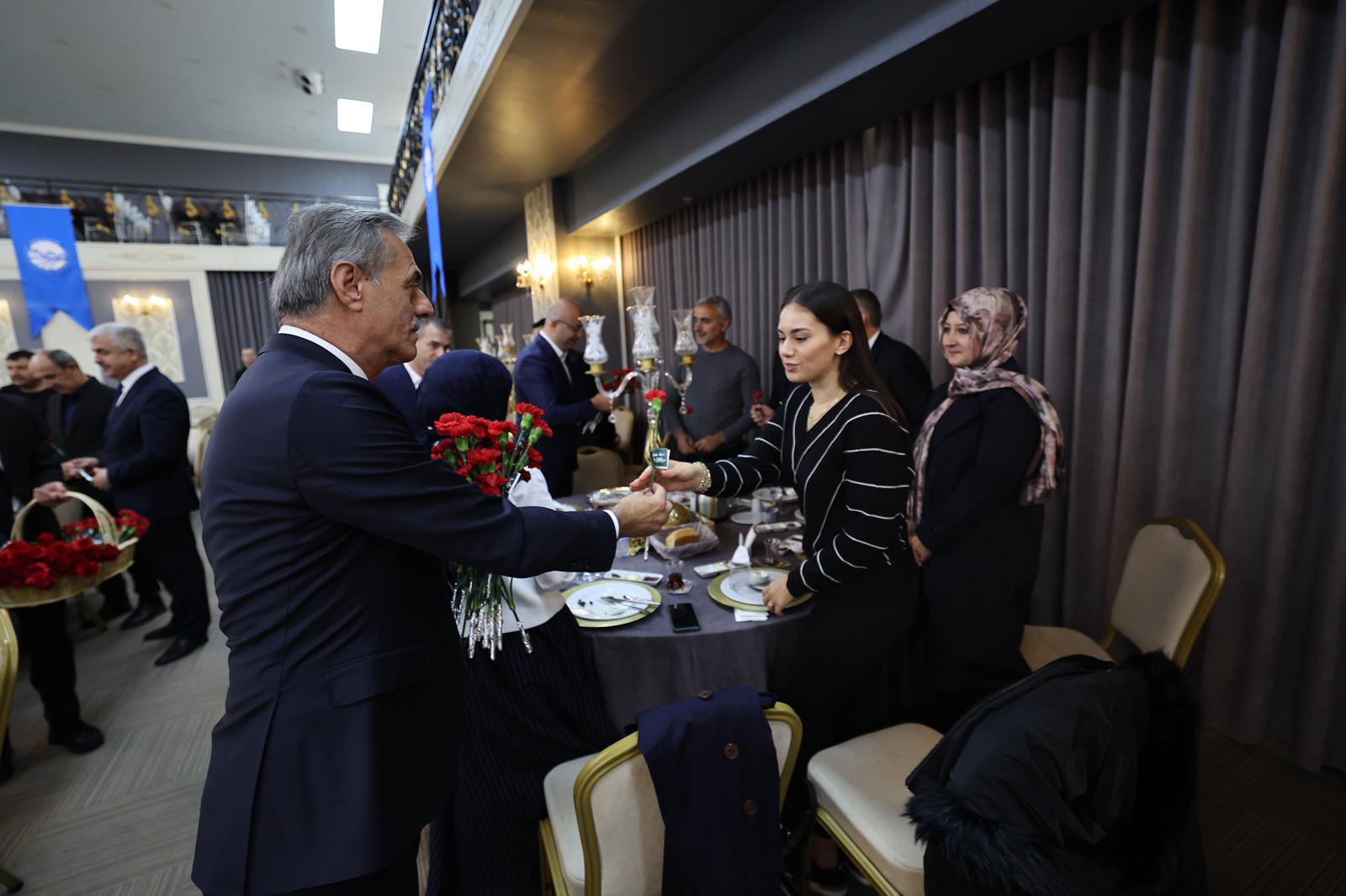 “Şehrimizde eğitime katkı sunacak projeleri bir bir hayata geçiriyoruz”