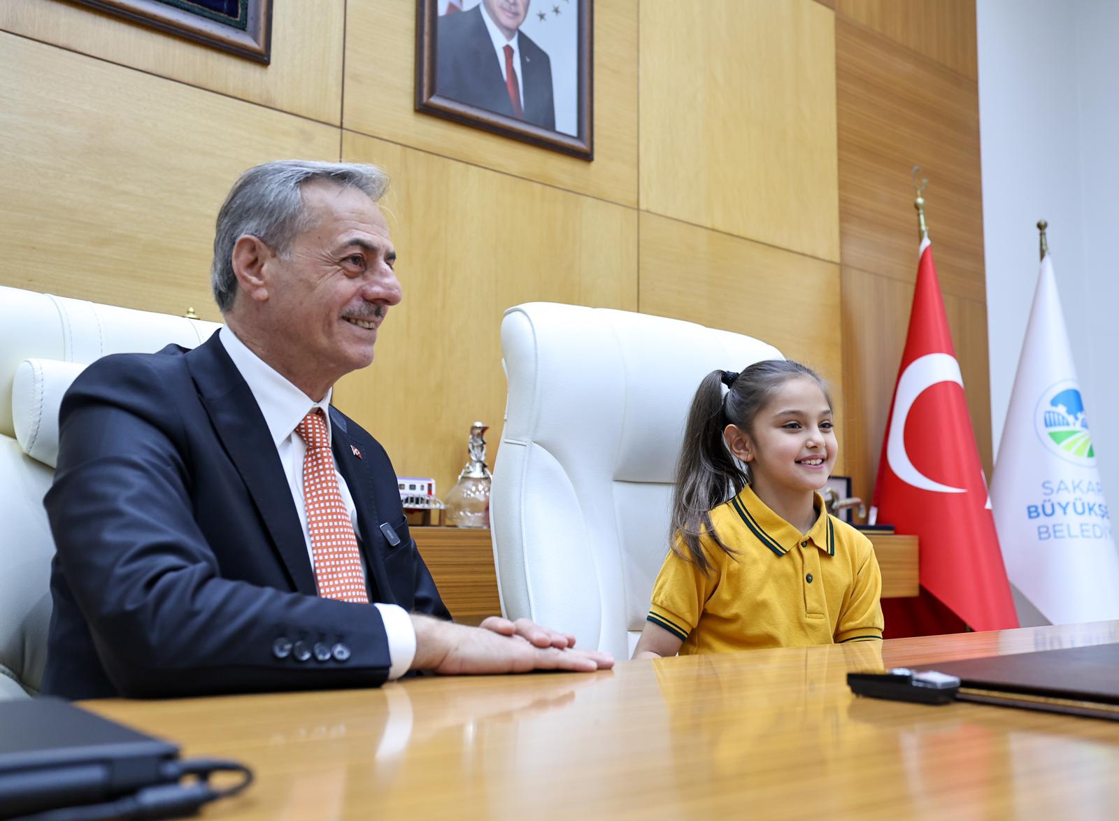 Yusuf Alemdar başkanlığı Elisa’ya devretti: “Hayal kurmaktan asla vazgeçmeyin”