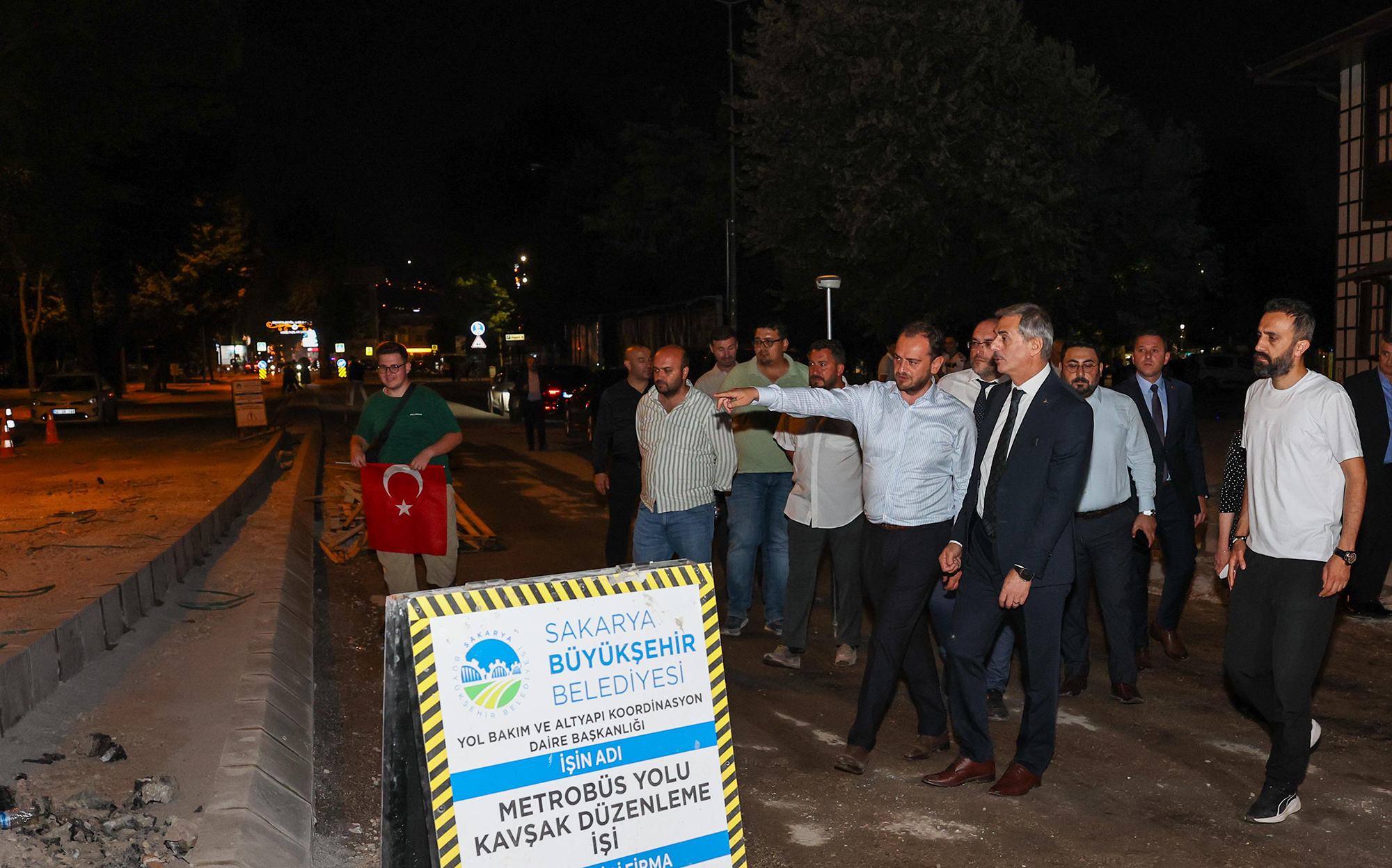 Yusuf Alemdar sözünü verdiği proje için gece yarısı yine sahadaydı: “Sakarya'nın ulaşım vizyonunu ileriye taşıyacak”