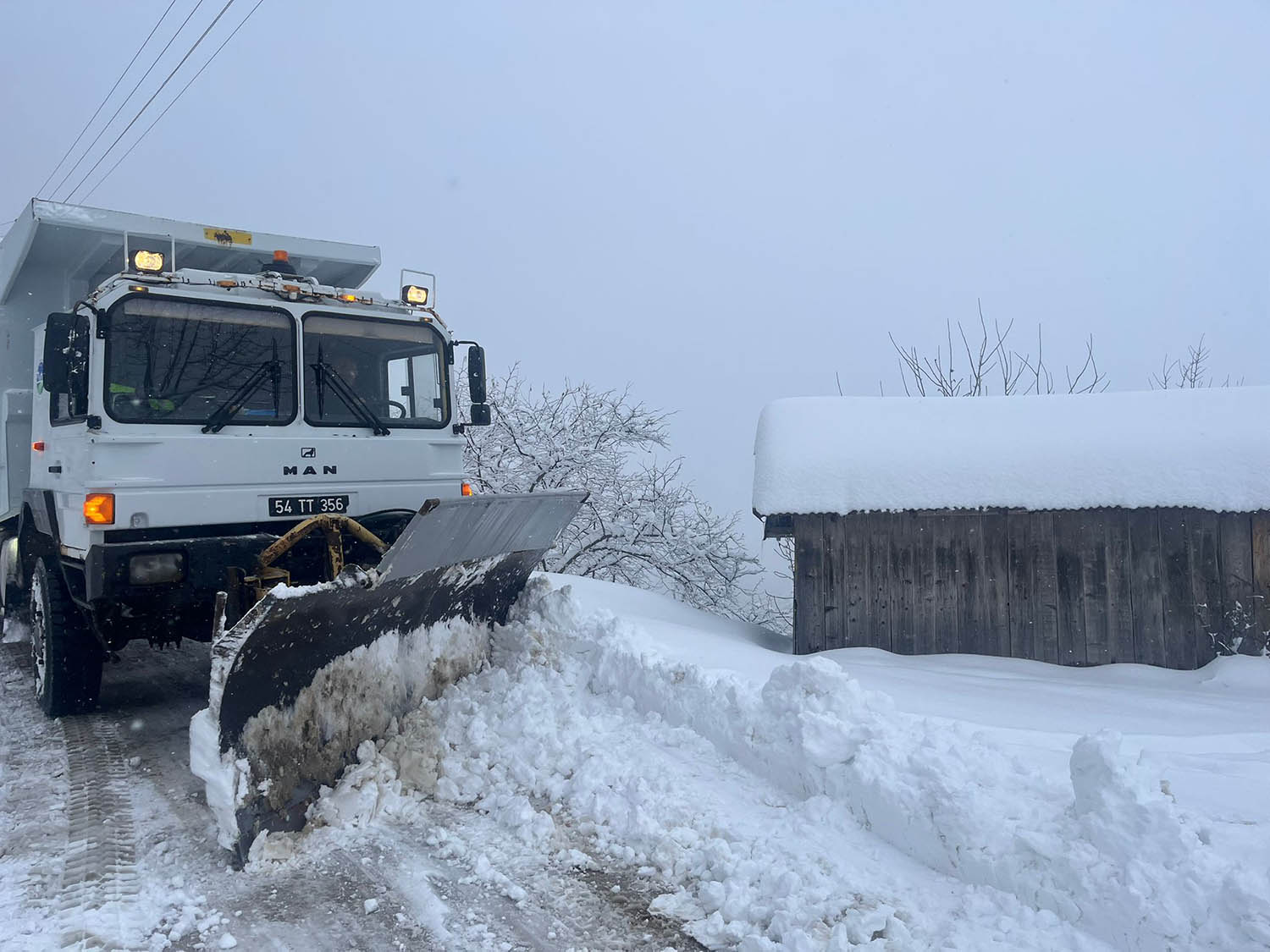 38 grup yolu ulaşıma açıldı