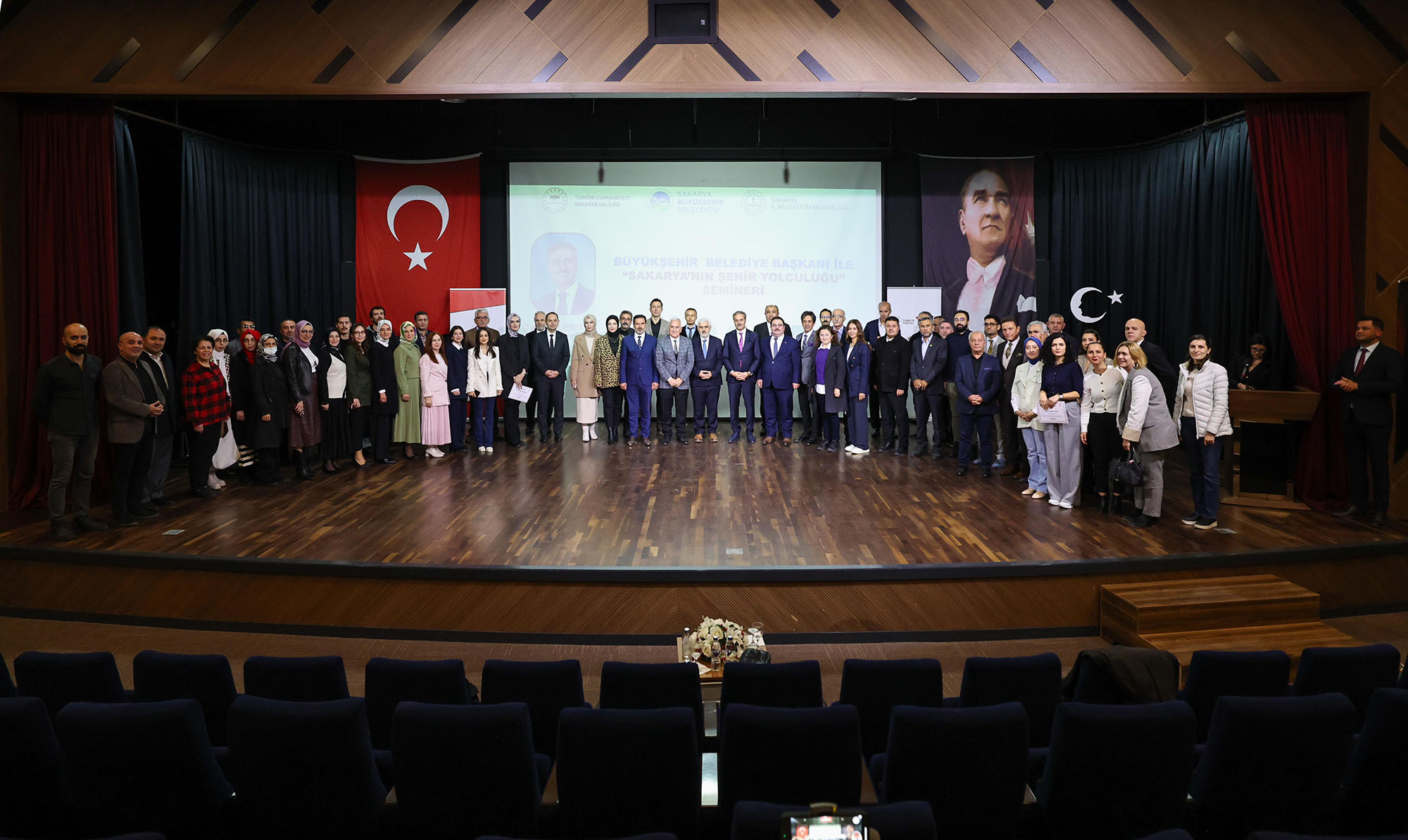 “İnşa edilecek yeni ve güçlü Sakarya’da gençlerimiz kendi hikâyesini yazacak”