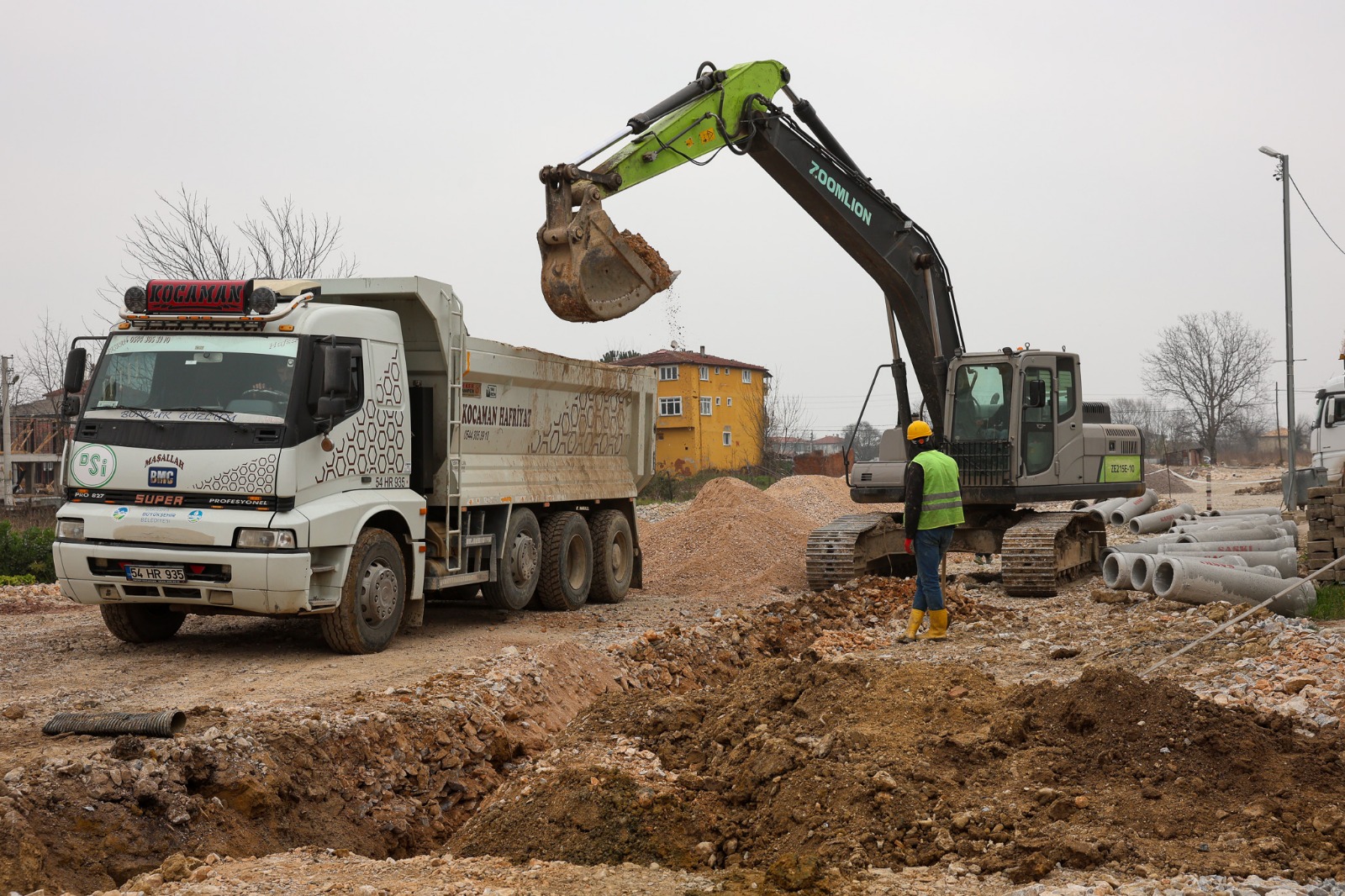 Arifiye Hanlı Mahallesi’ne yeni yağmur suyu ve atık su altyapısı kazandırılıyor