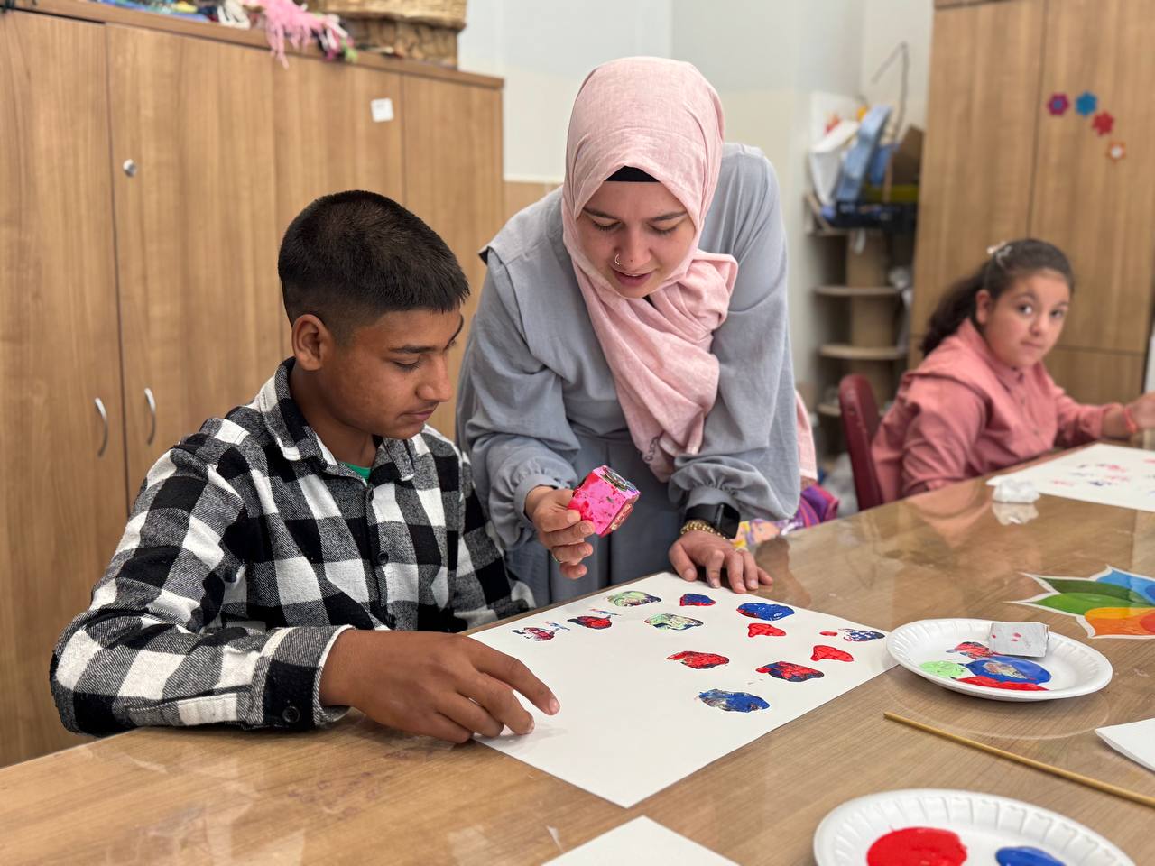 Engelsiz hobi atölyelerinde özel öğrenciler arkadaşlıklarını pekiştiriyor