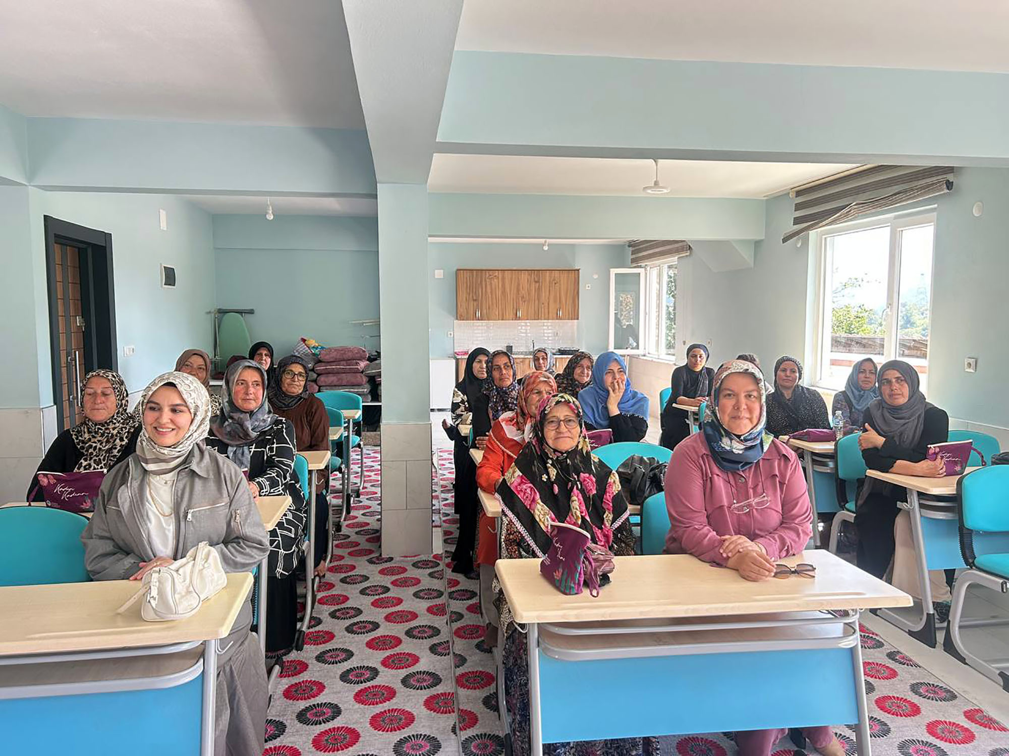 Büyükşehir’in “Kadın Kadına” buluşmaları Akyazı’da devam etti