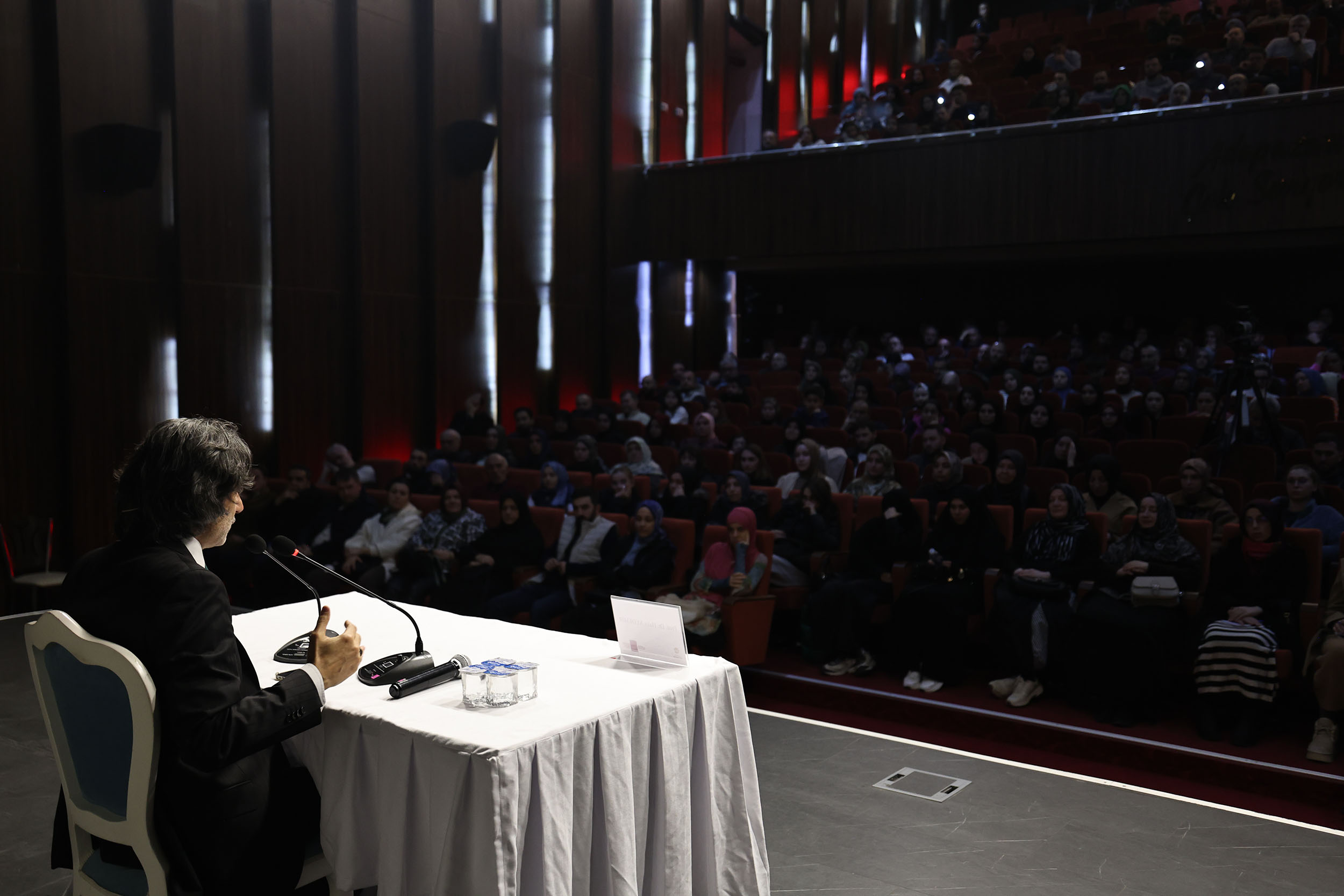 Prof. Dr. Aydemir: “Hak ile ancak kalp mutmain olur”