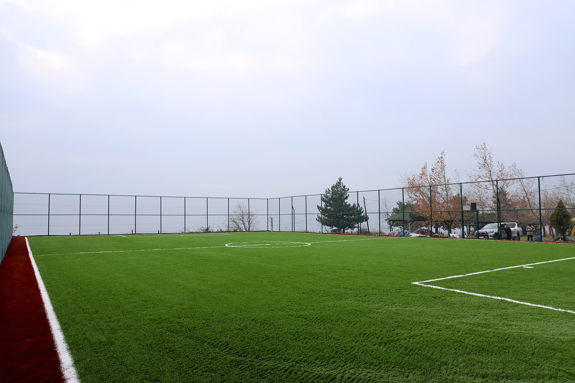 Geyve Bayat ve Eşme’de spor sahaları hizmete gün sayıyor