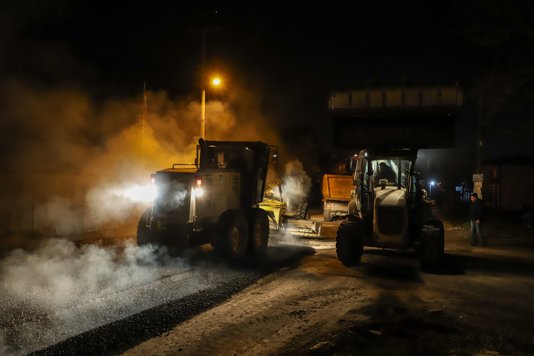 Altyapısı tamamlanan 18 Nisan Caddesi’ne 750 ton asfalt