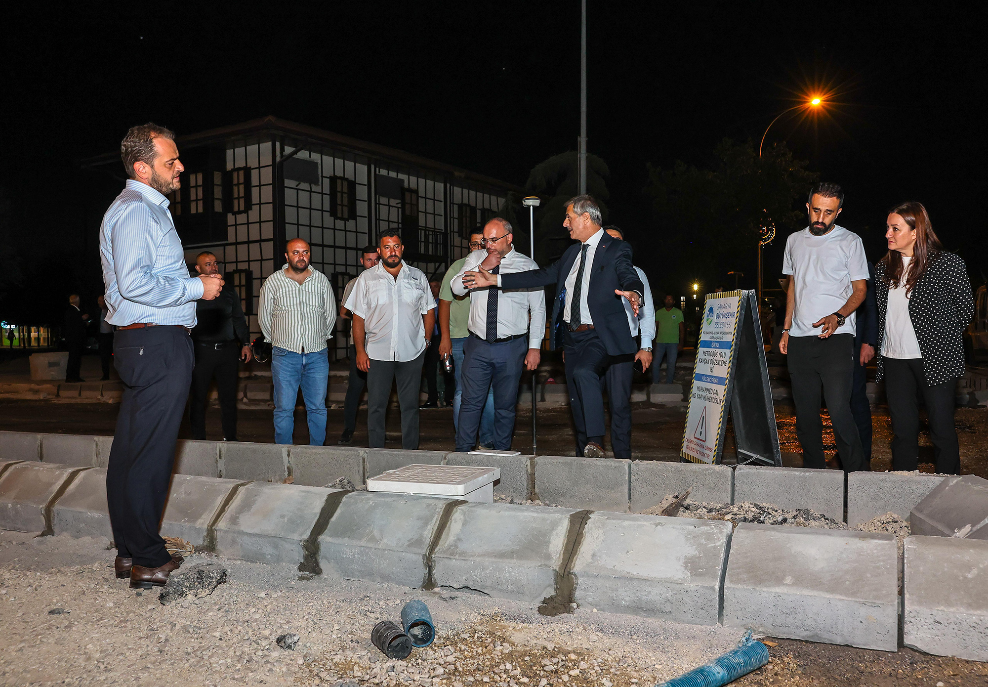 Yusuf Alemdar sözünü verdiği proje için gece yarısı yine sahadaydı: “Sakarya'nın ulaşım vizyonunu ileriye taşıyacak”
