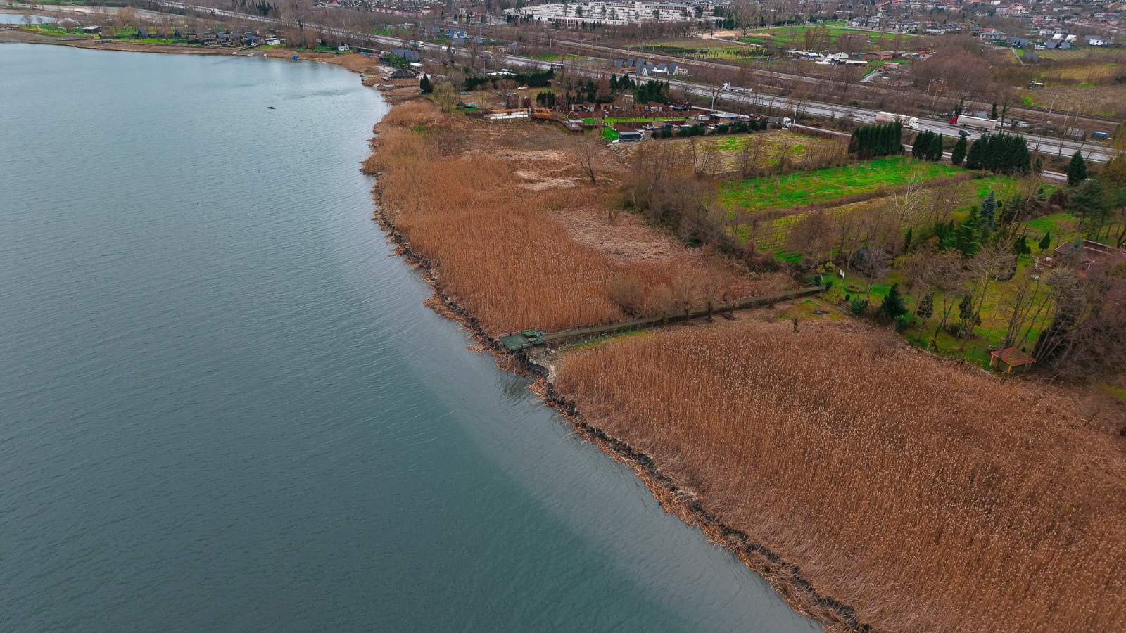 Sapanca Gölü’nün kıyılarında kaçak iskele kaldırma sürecinin ikinci etabı başladı