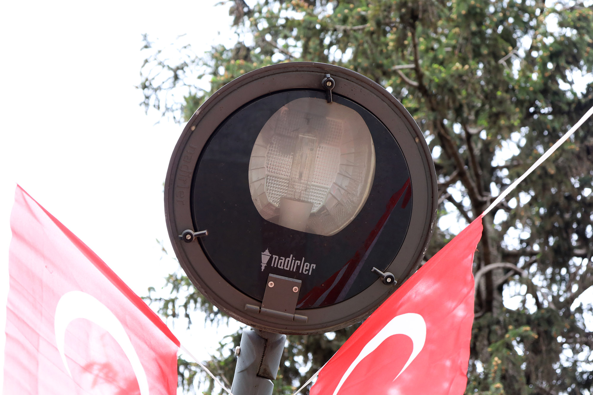 Büyükşehir’den doğaya duyarlı çalışma; Atatürk Bulvarı’na LED aydınlatma