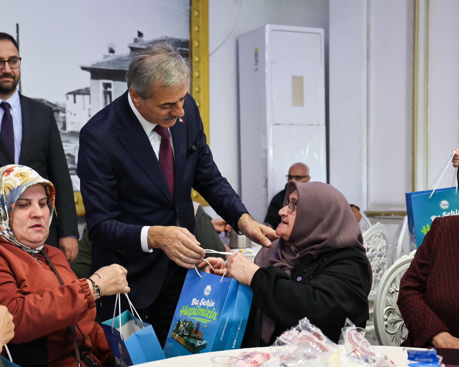 Hiçbir zaman yalnız değilsiniz ve biz de sizin duanızla güçlüyüz
