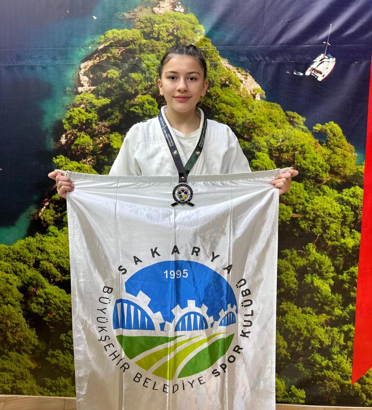 Büyükşehir’in altyapısında başarı var; Kano, karate, bisiklet ve judo da madalyalar geldi