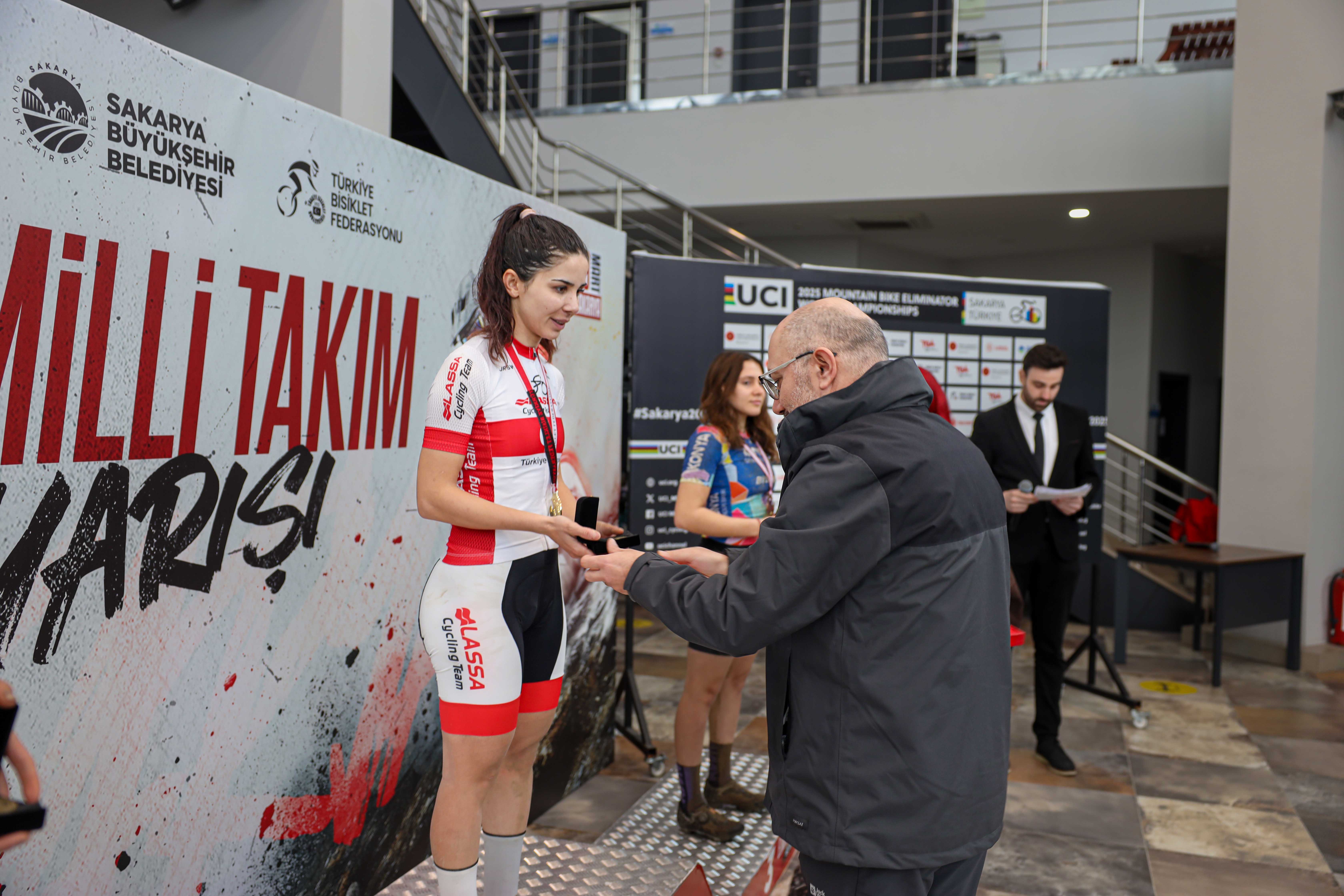 Büyükşehir’in iki sporcusu Dünya Şampiyonası’nda Milli formayla pedal çevirecek